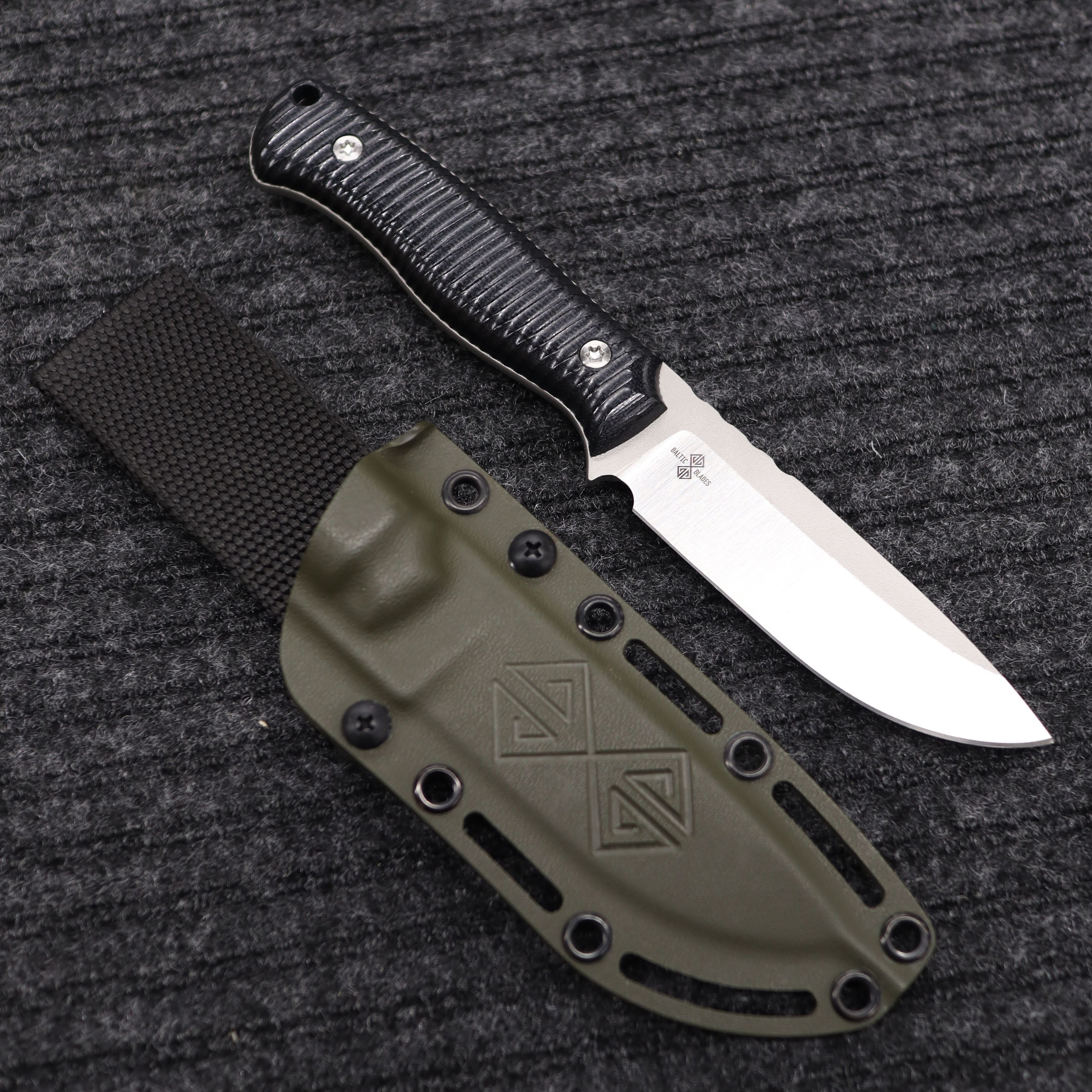 Varnas Black Canvas Micarta