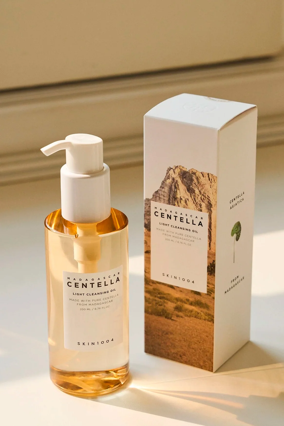 Skin1004  Madagascar Centella Light Cleansing Oil