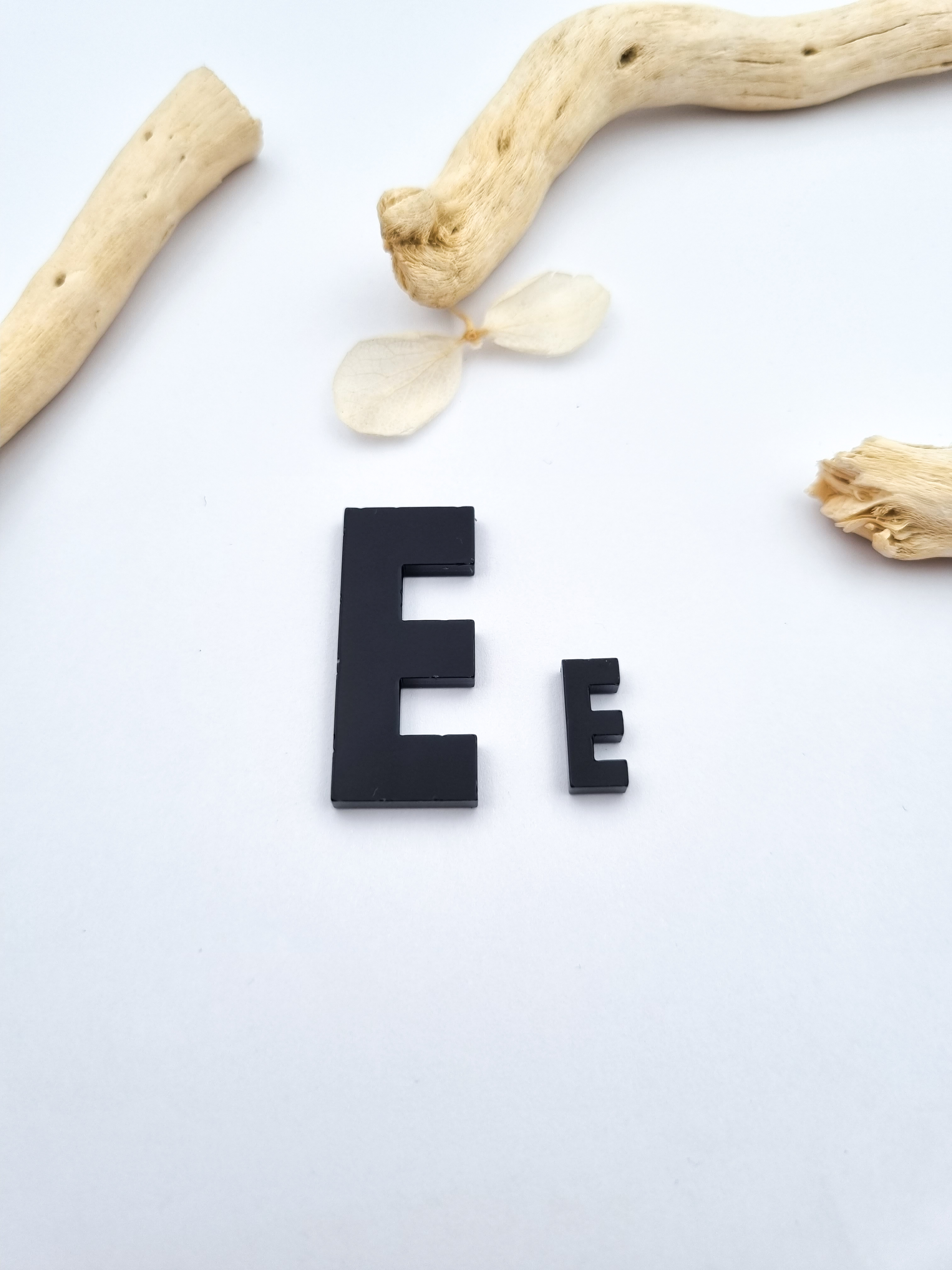 „E“