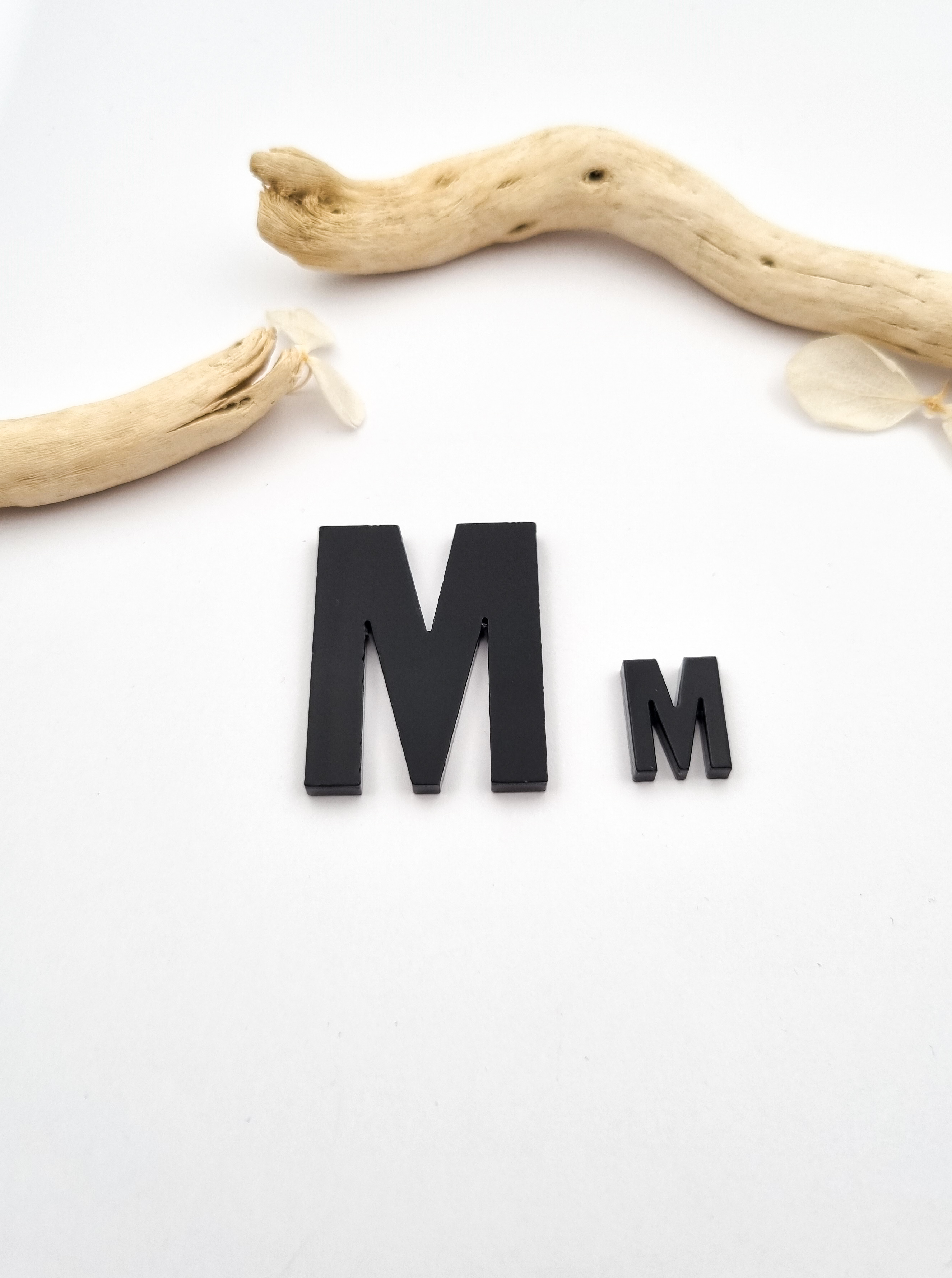 „M“