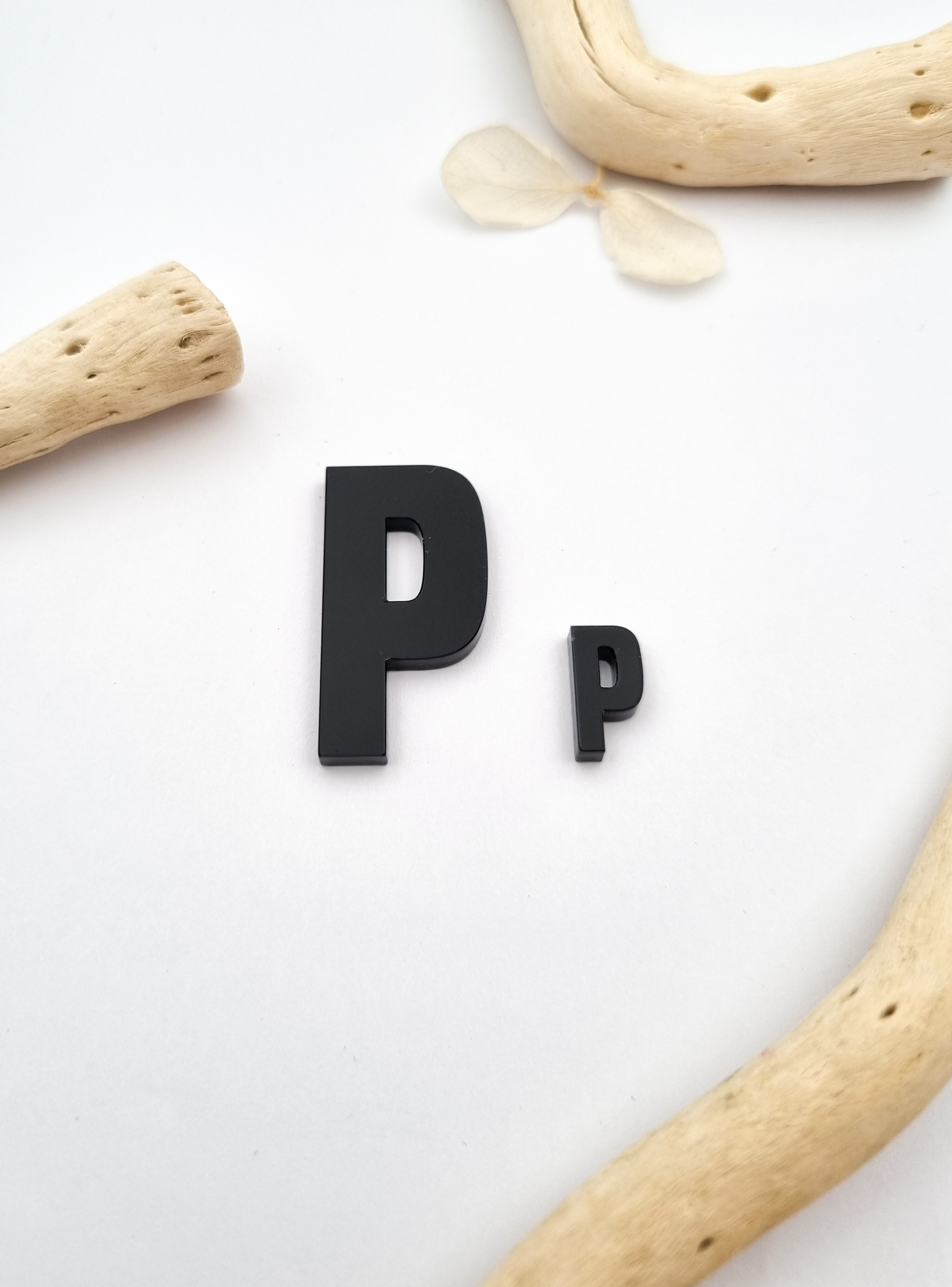 „P“