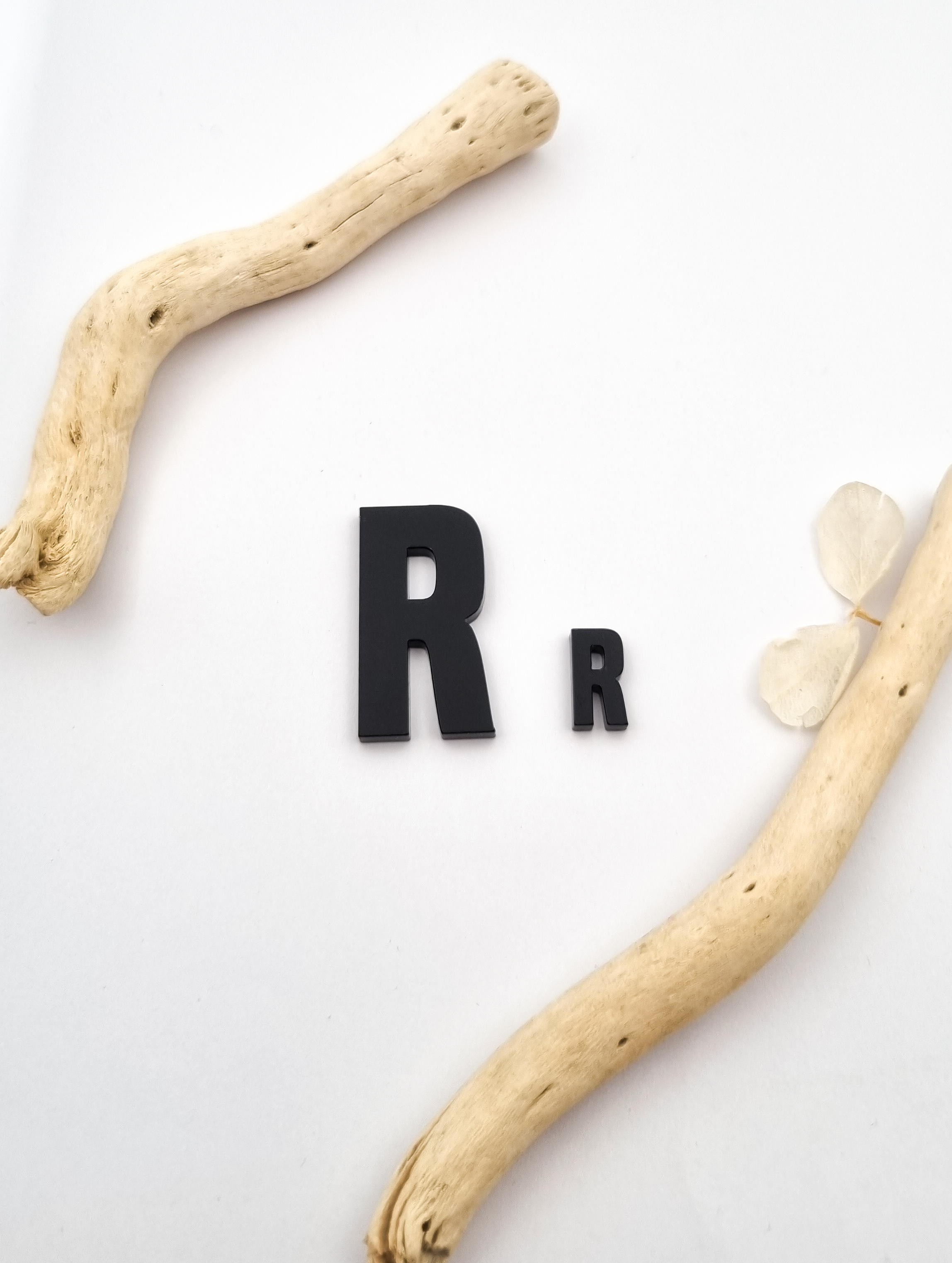 „R“