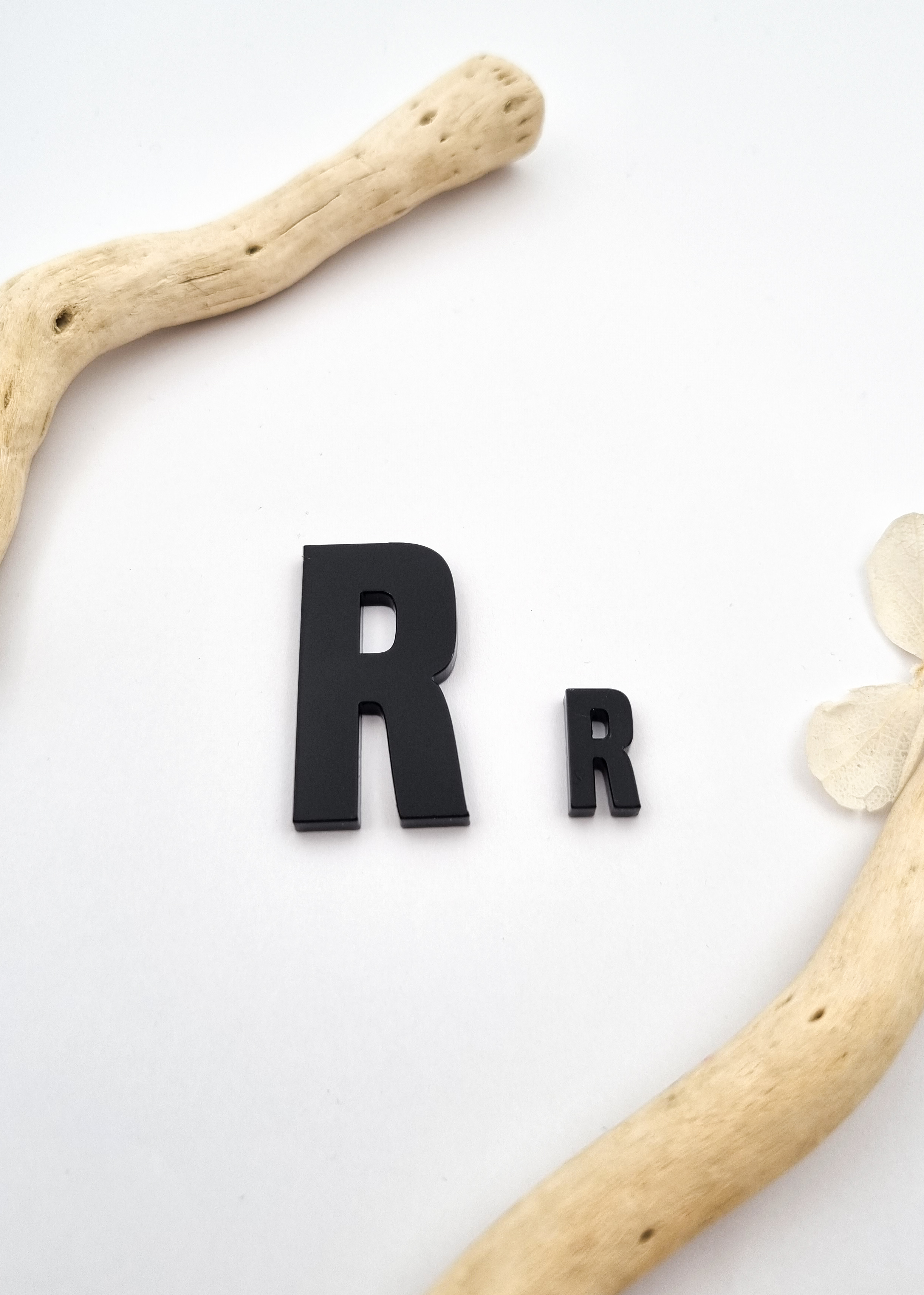 „R“