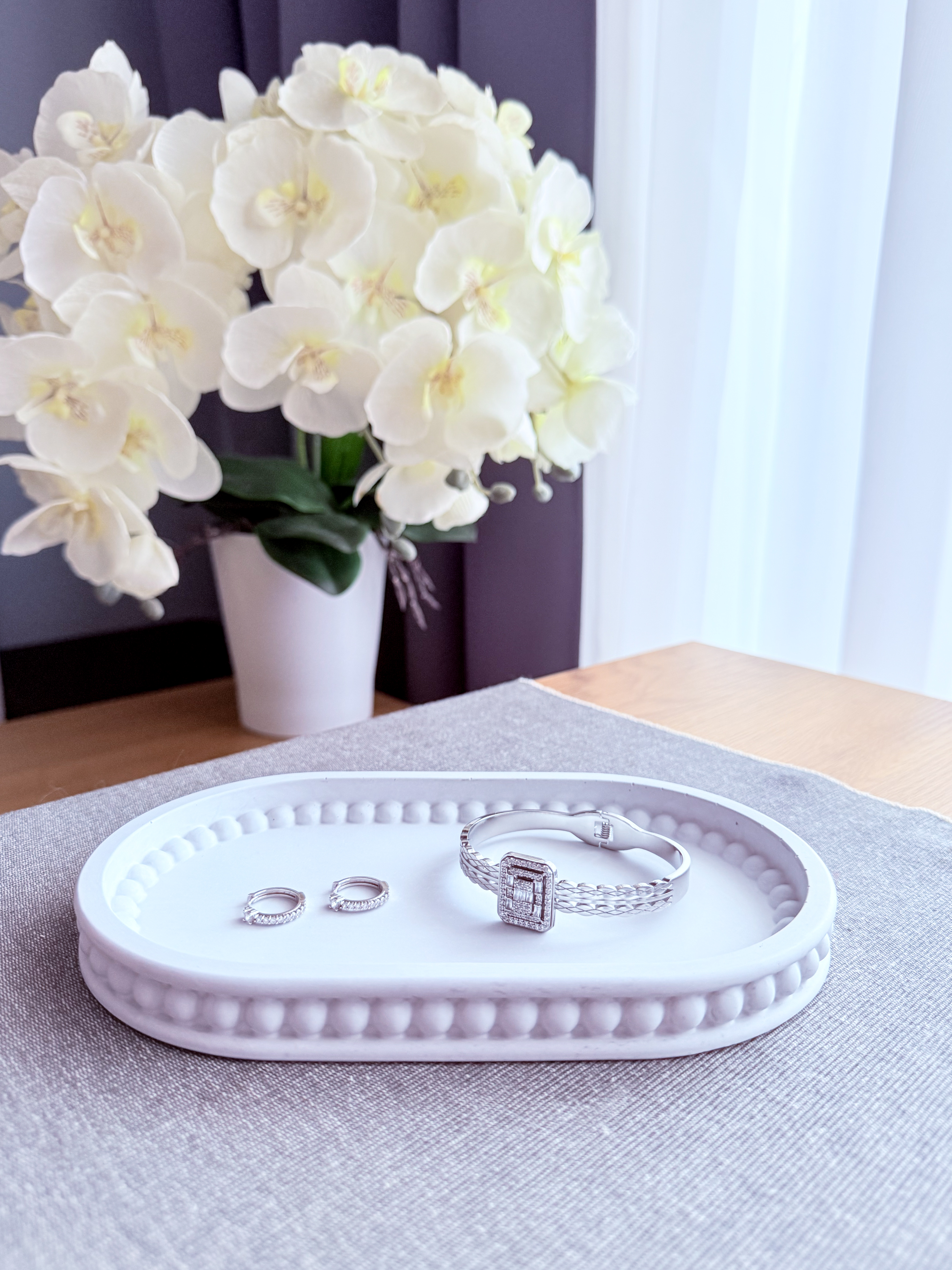 Šviesiai pilkas padėklas papuošalams „Burbuliukai“