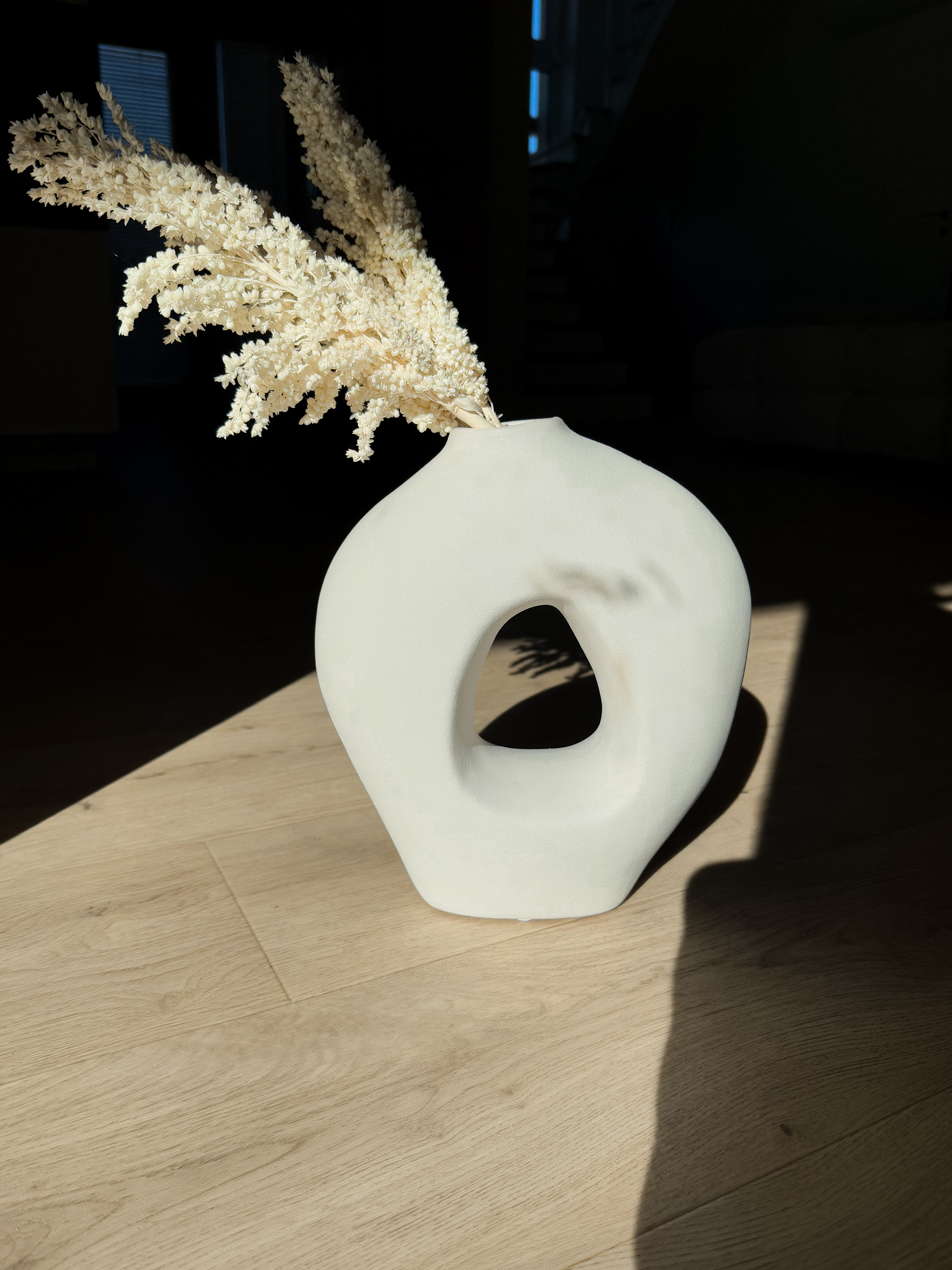 Minimalistinė Puokštė Kartu su Vaza