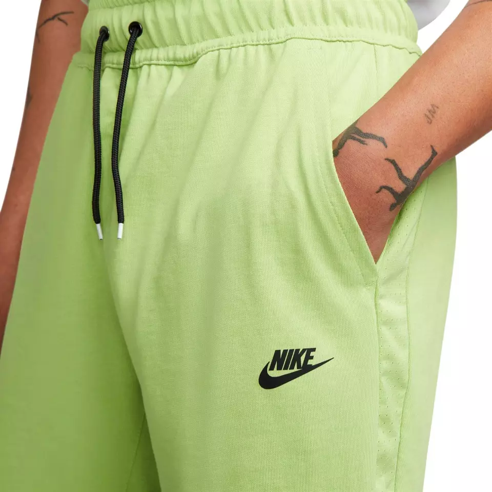 NIKE SPORTWEAR LIGHTWEIGHT KNIT SHORTS | VERDE