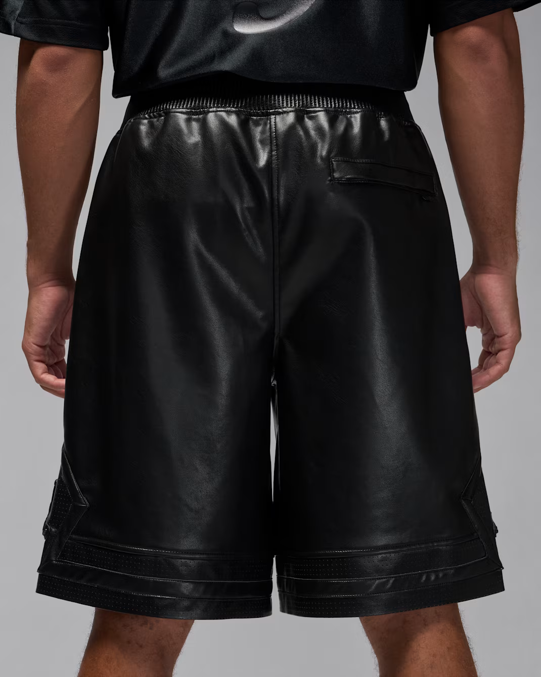 SHORT JORDAN DIAMOND DE CUERO BLACK CAT