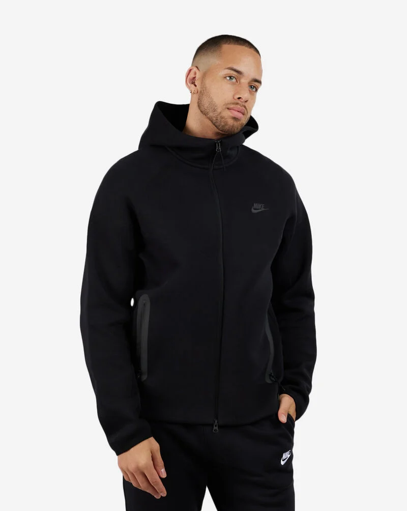 CASACA NIKE TECH TRIPLE BLACK 2024
