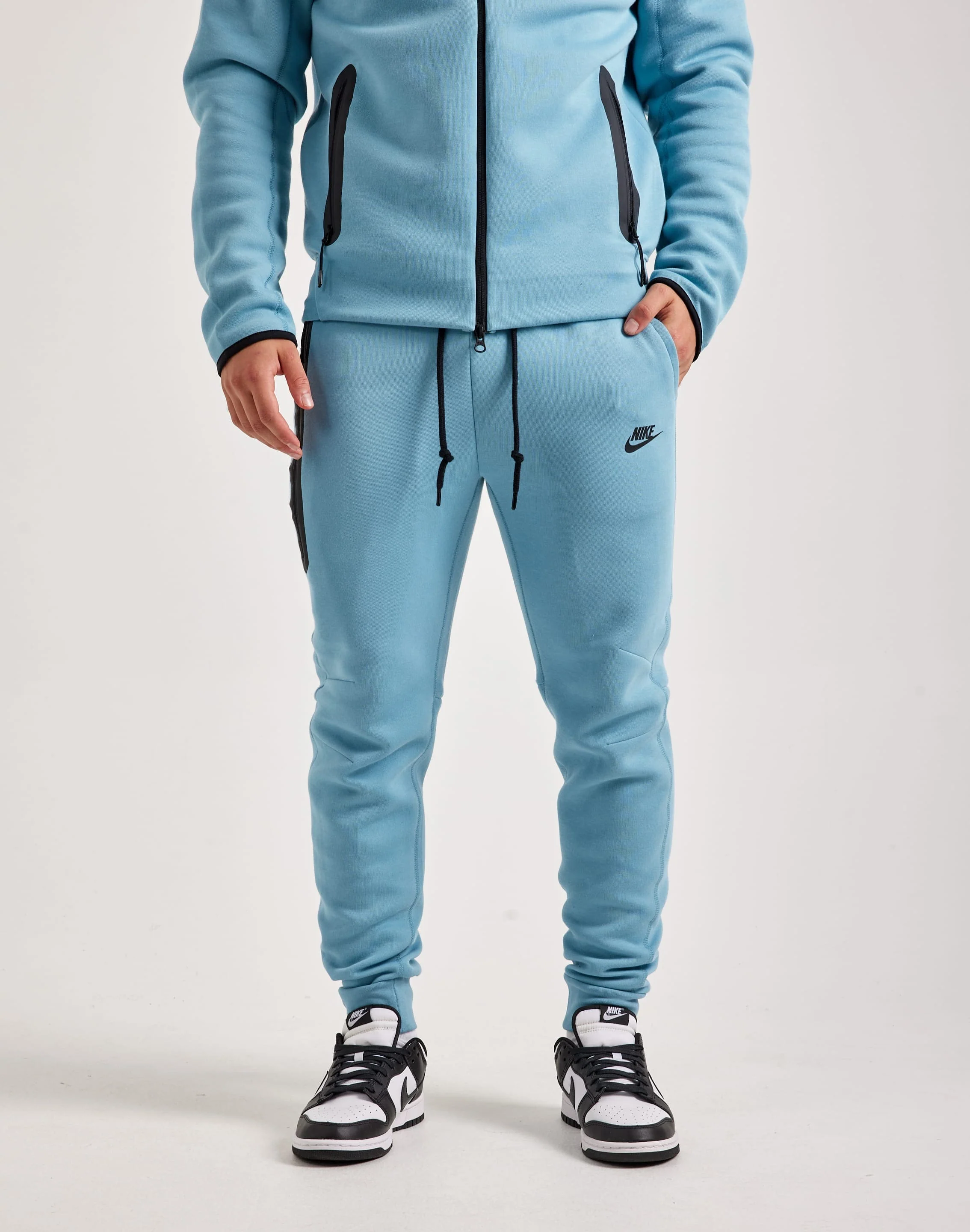 CONJUNTO NIKE TECH UNIVERSITY BLUE