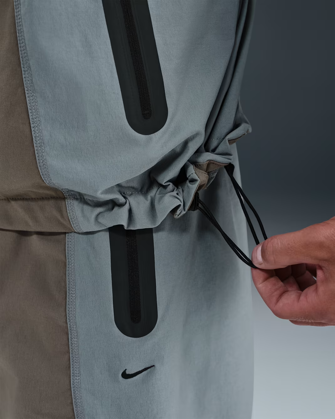 CASACA NIKE TECH WOVEN 2025