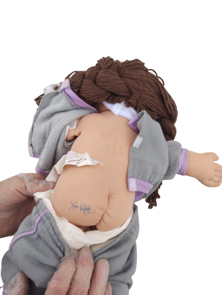 Cabbage patch doll: Signed on Left Hip