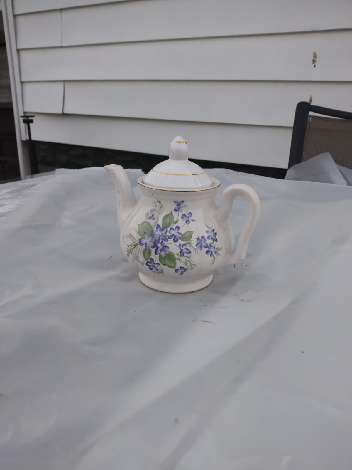 Tea pot- purple flowers