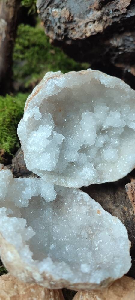 Géode entiere Quartz Blanc AAA  400 a 500 Grammes