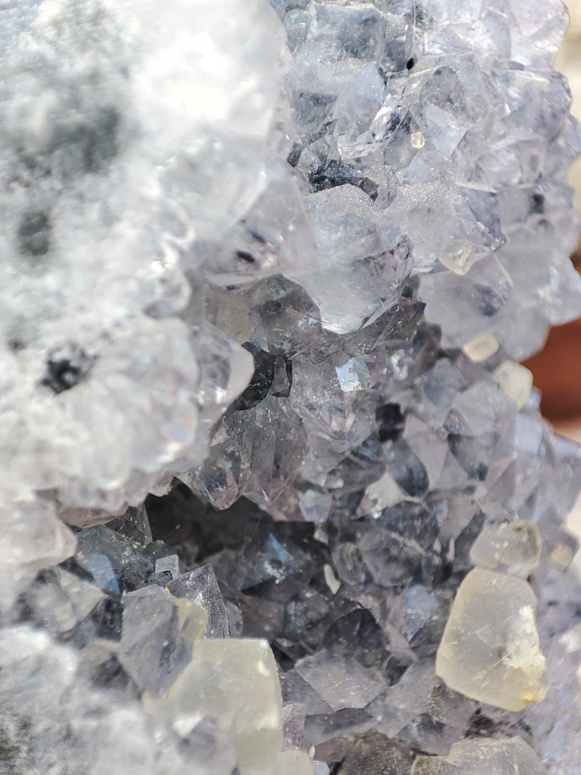 Géode d'Améthyste avec calcite