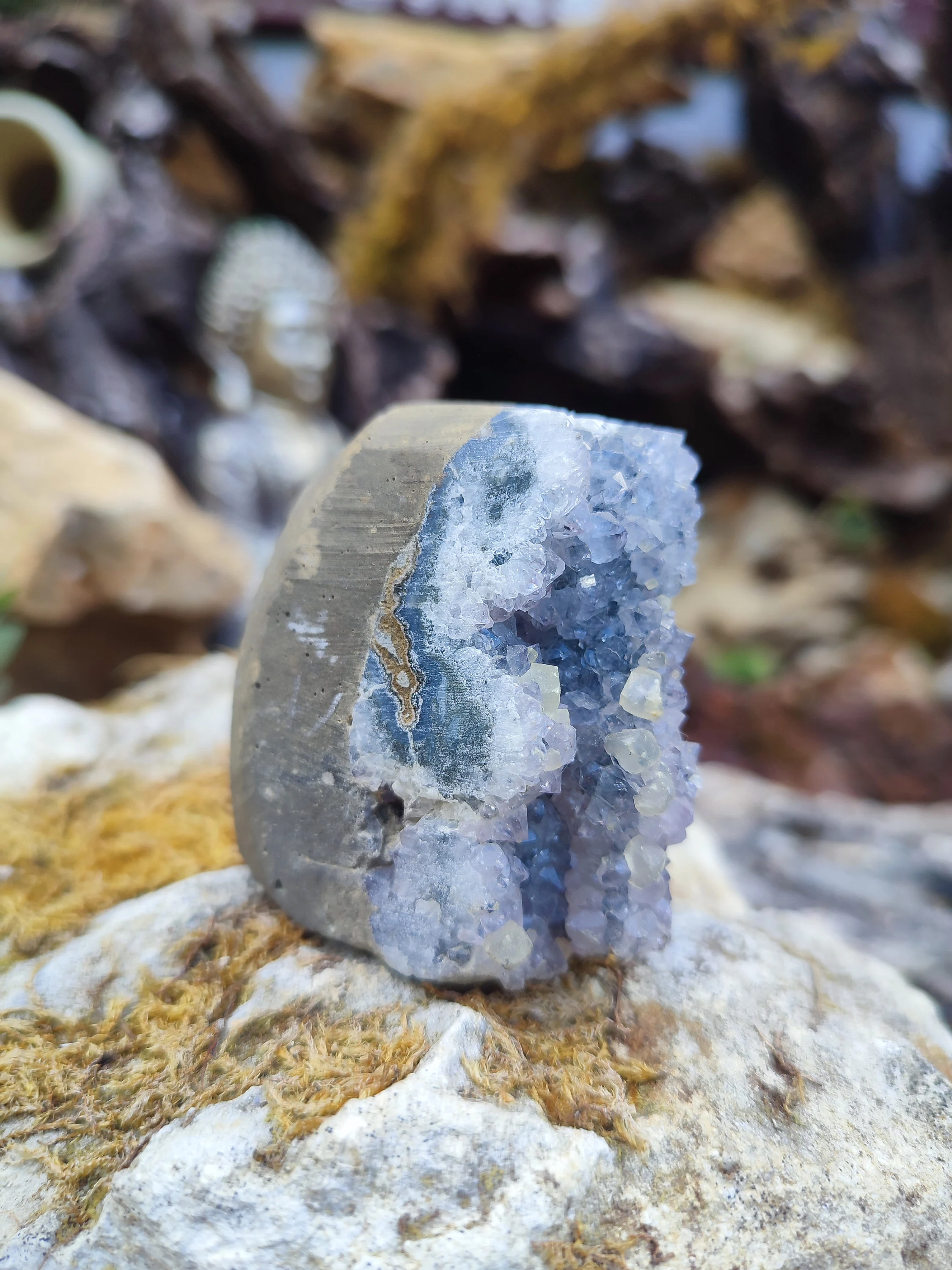 Géode d'Améthyste avec calcite