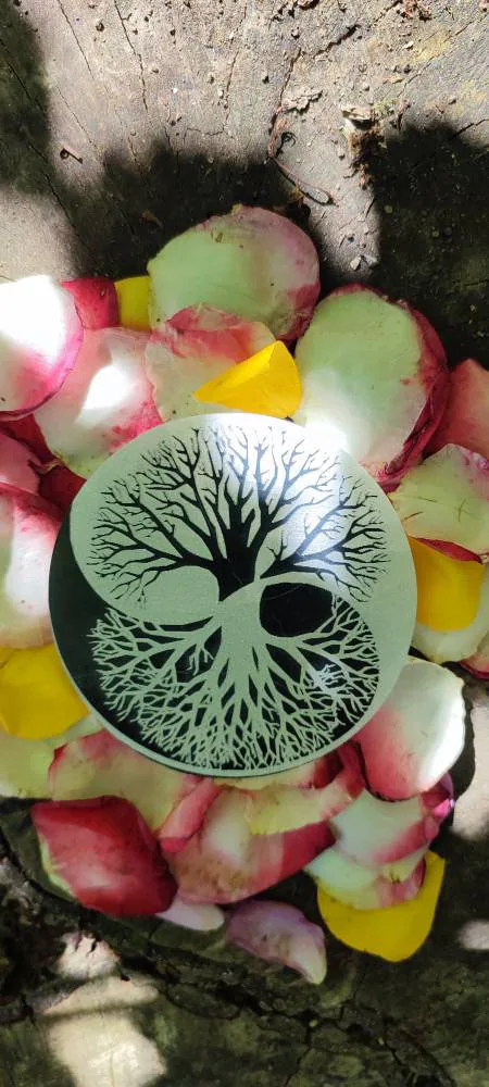Disque de Sélénite Ying et Yang avec arbre de Vie 8 cm