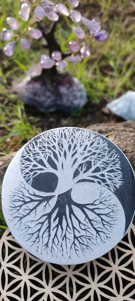 Disque de Sélénite Ying et Yang avec arbre de Vie 8 cm