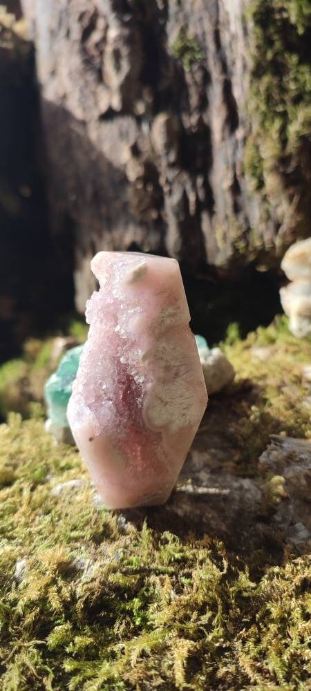 Forme libre d'Améthyste rose et d'Agate fleur