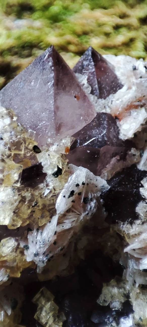 Amas de Quartz fumé, baryte et Fluorite
