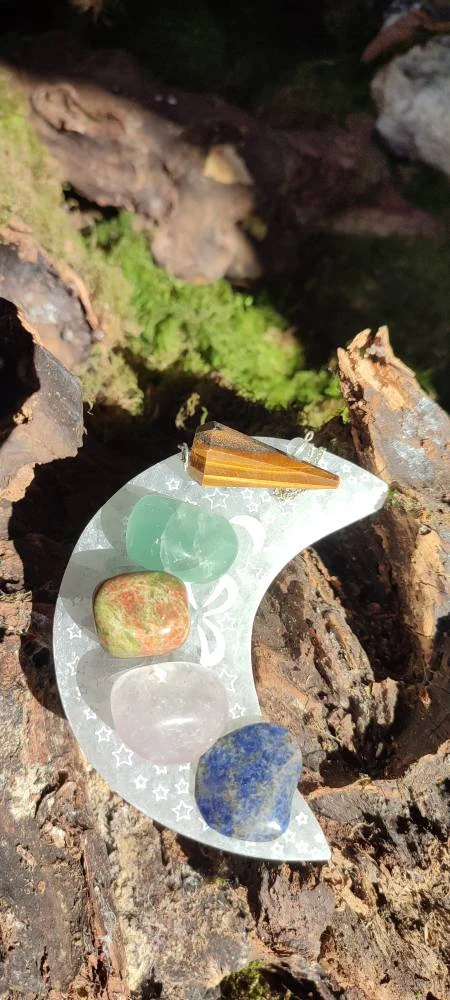 Lune de Sélénite gravé Fleur de Lotus et OHM