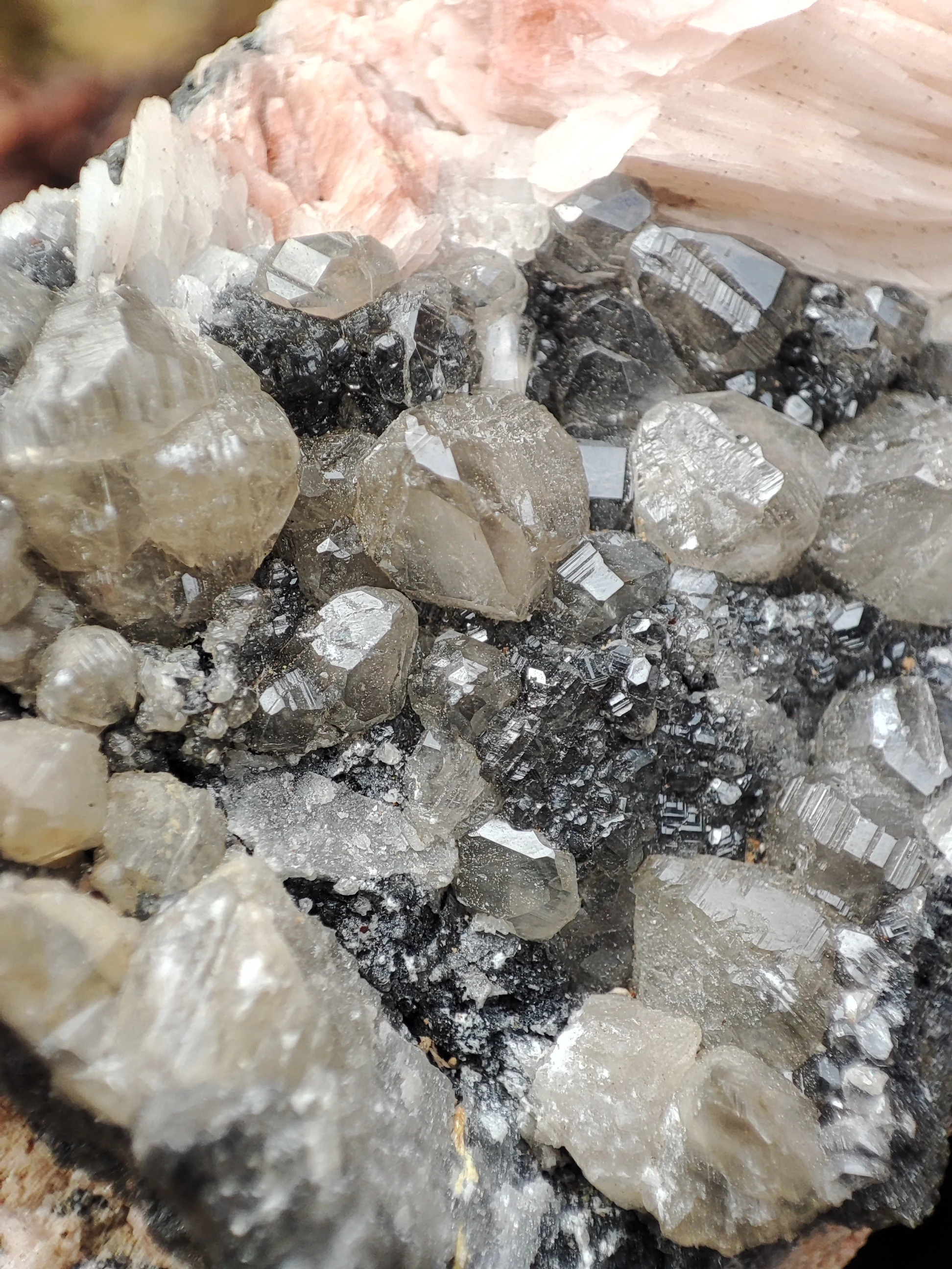 Amas de Cérusite, Baryte et Galène