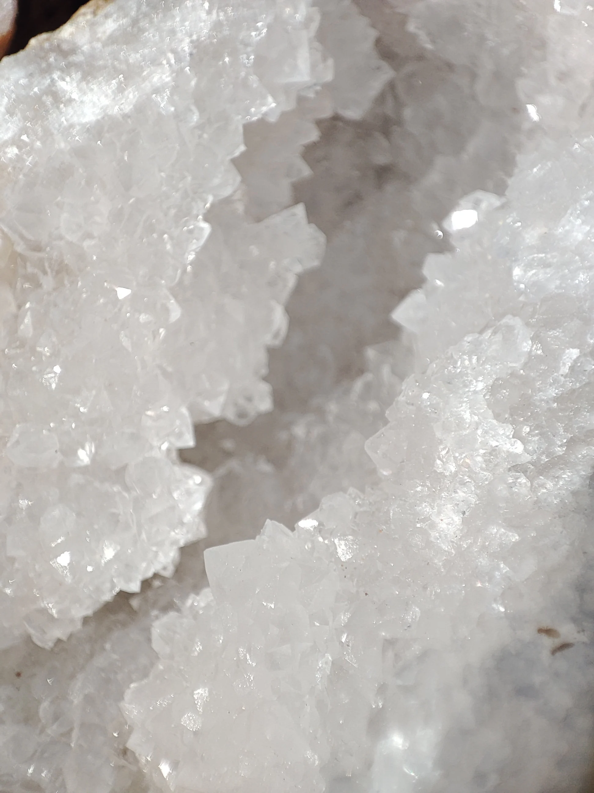 Géode entière Quartz blanc AAA