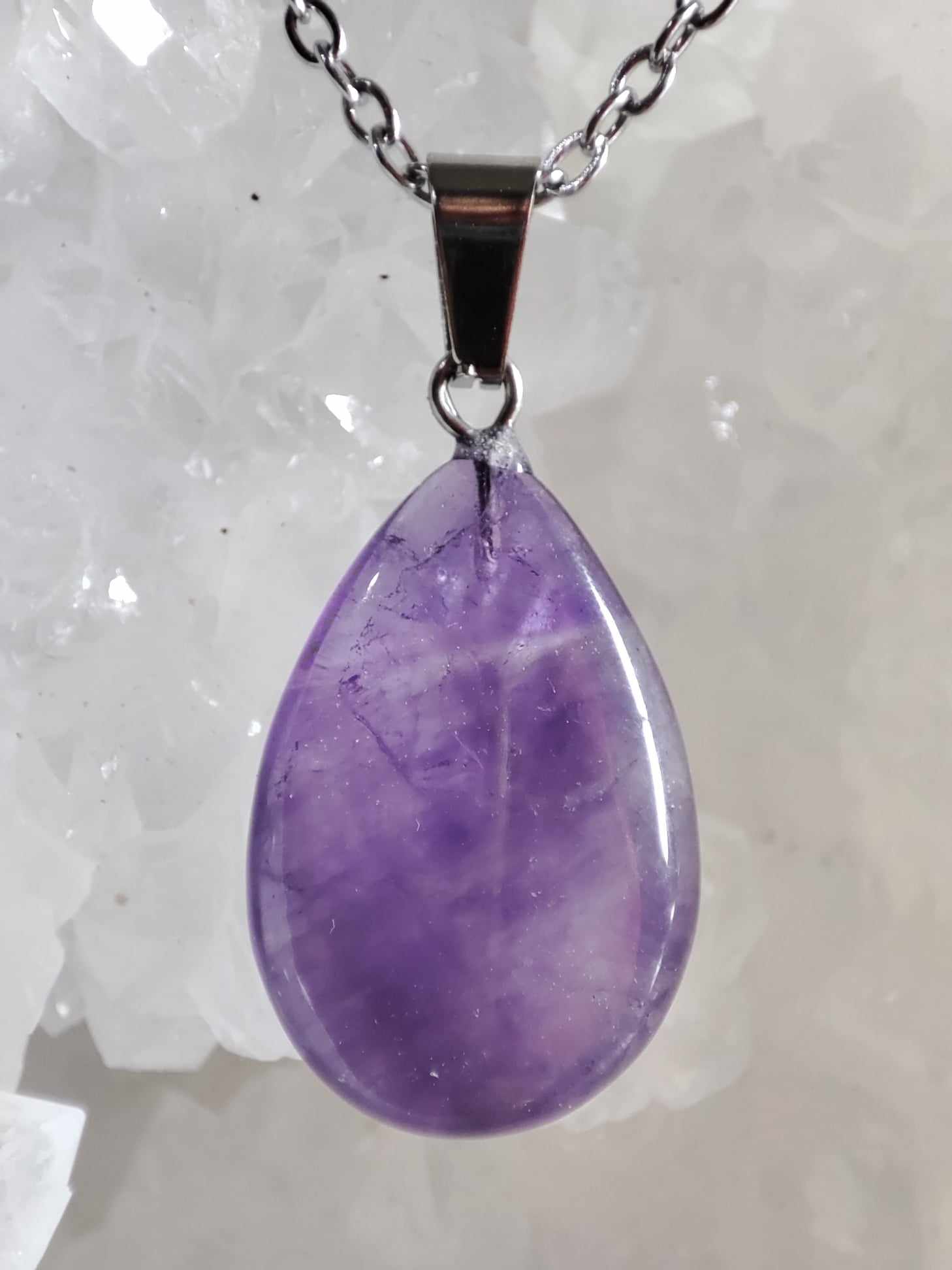 Pendentif en Améthyste avec chaine métal argenté