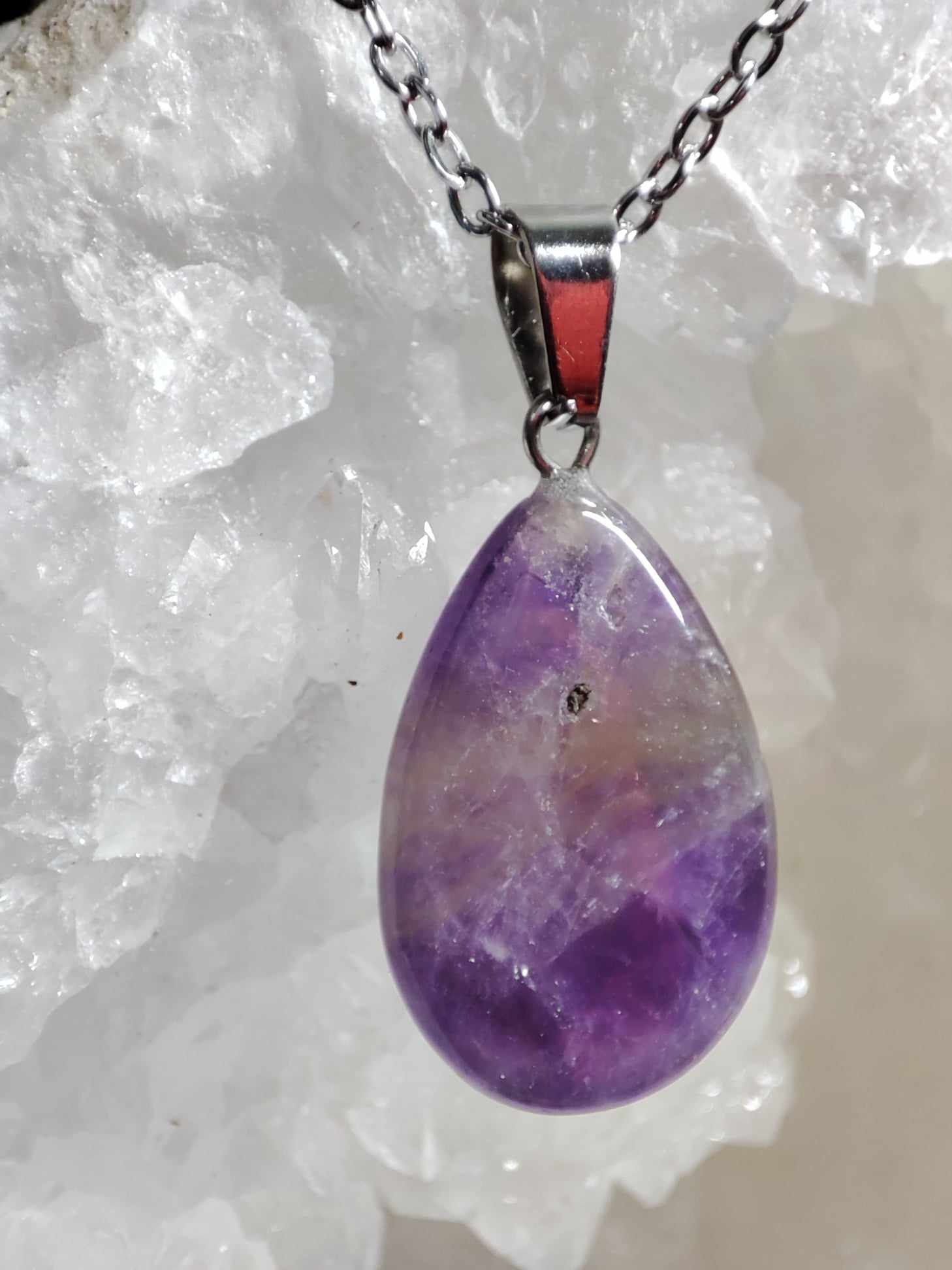 Pendentif en Améthyste avec chaine métal argenté