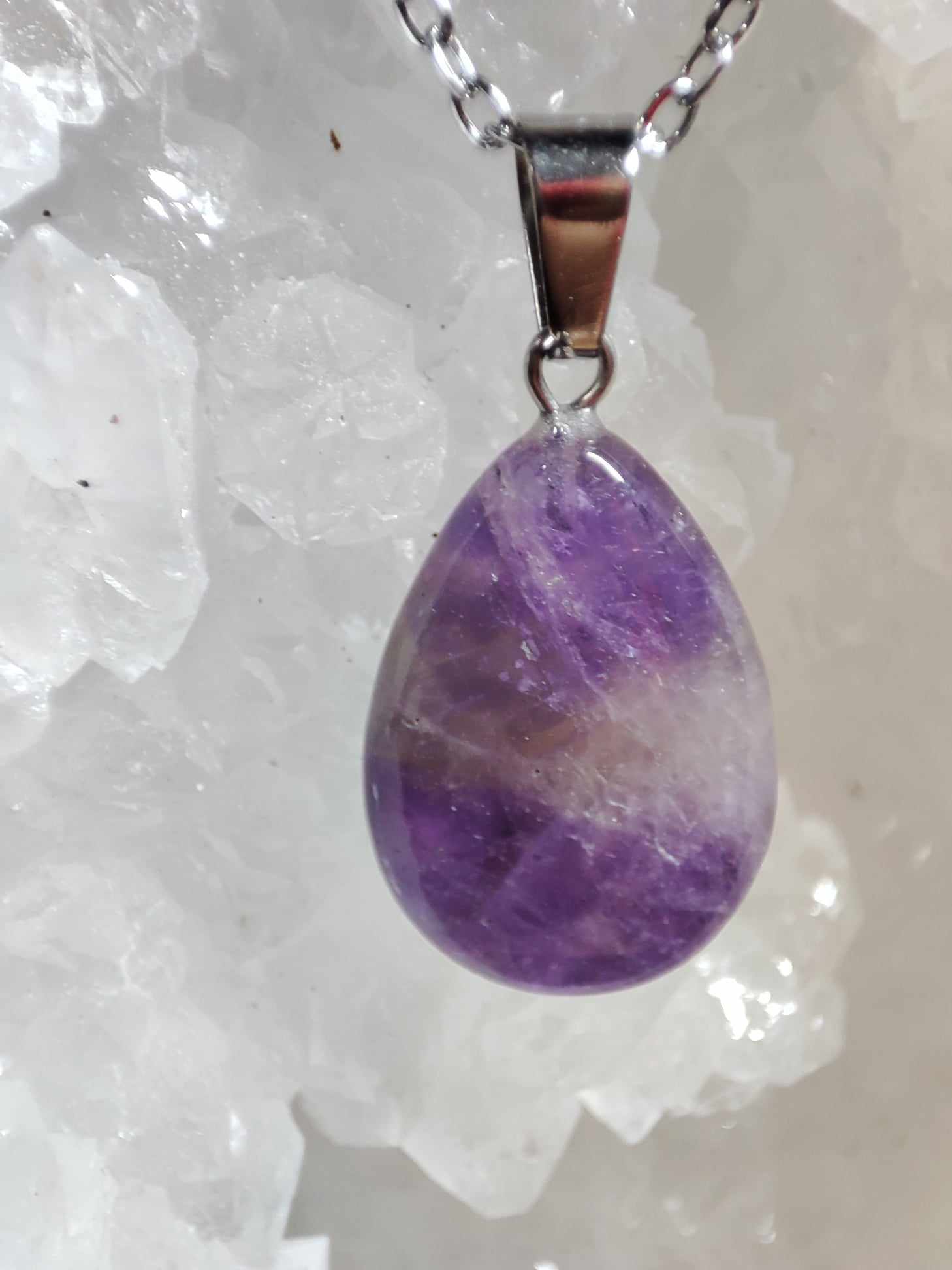 Pendentif en Améthyste avec chaine métal argenté
