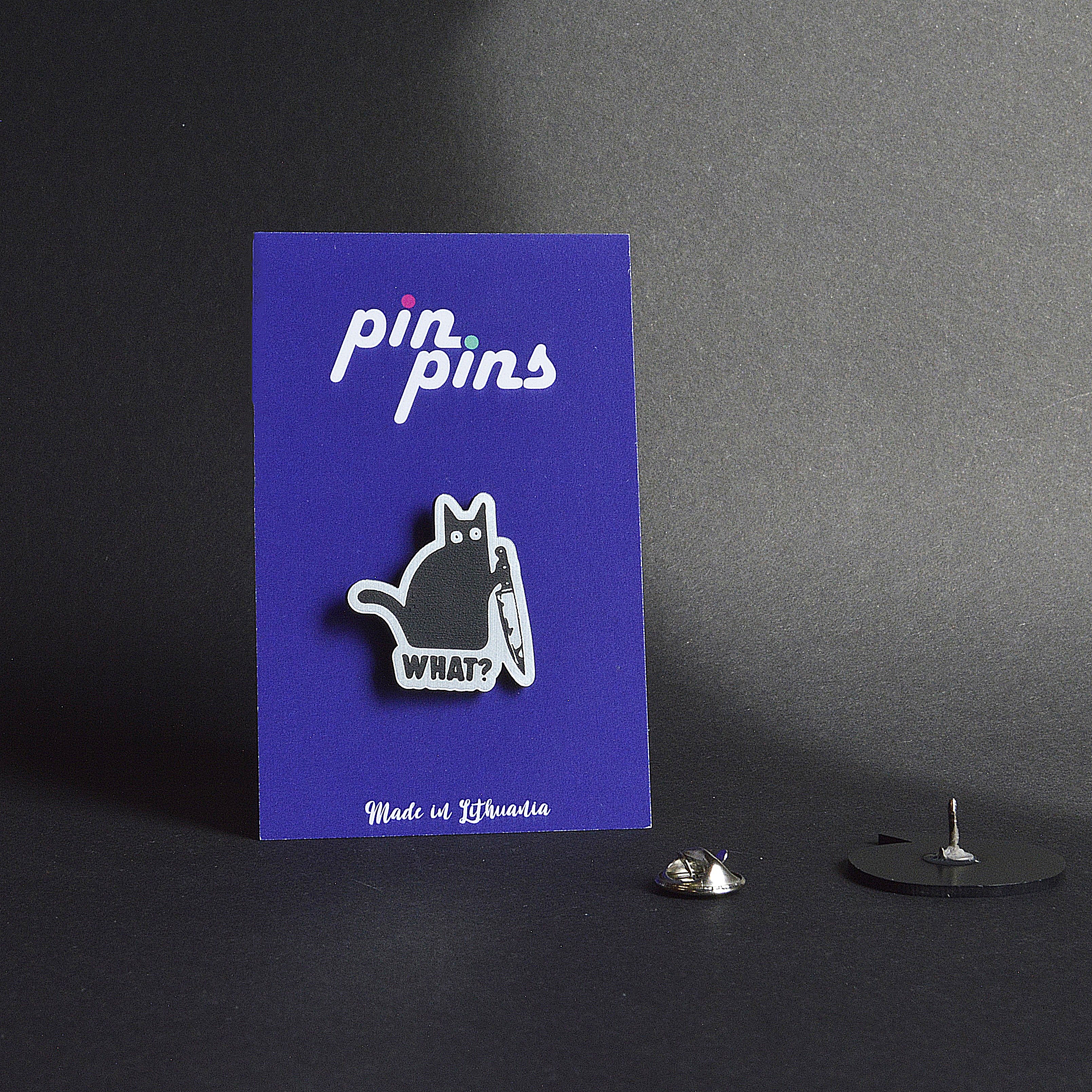 Išsigandęs katinas What? įsegamas Pin ženkliukas sagė drabužio aksesuaras