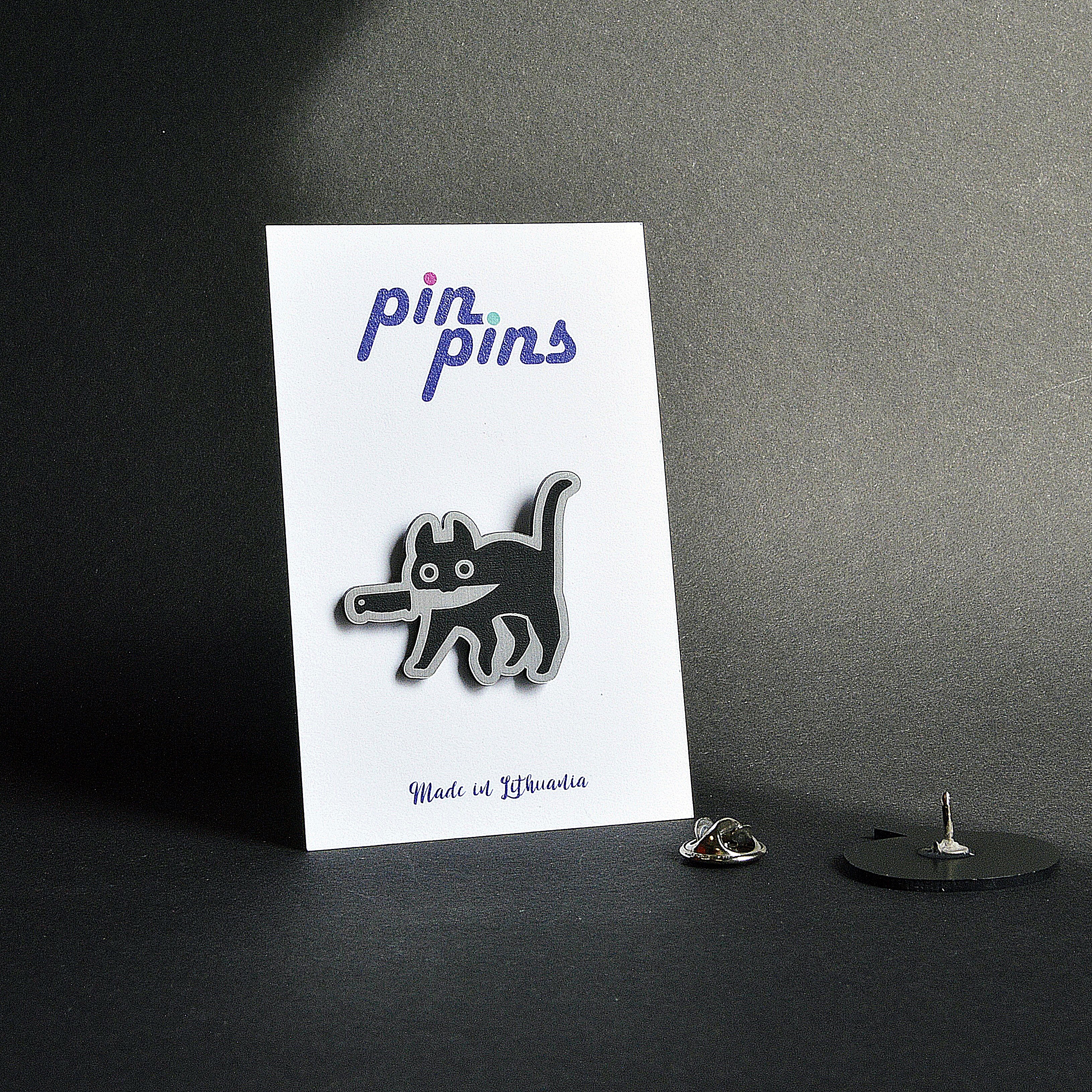 Katinas su peiliu įsegamas Pin ženkliukas sagė drabužio aksesuaras