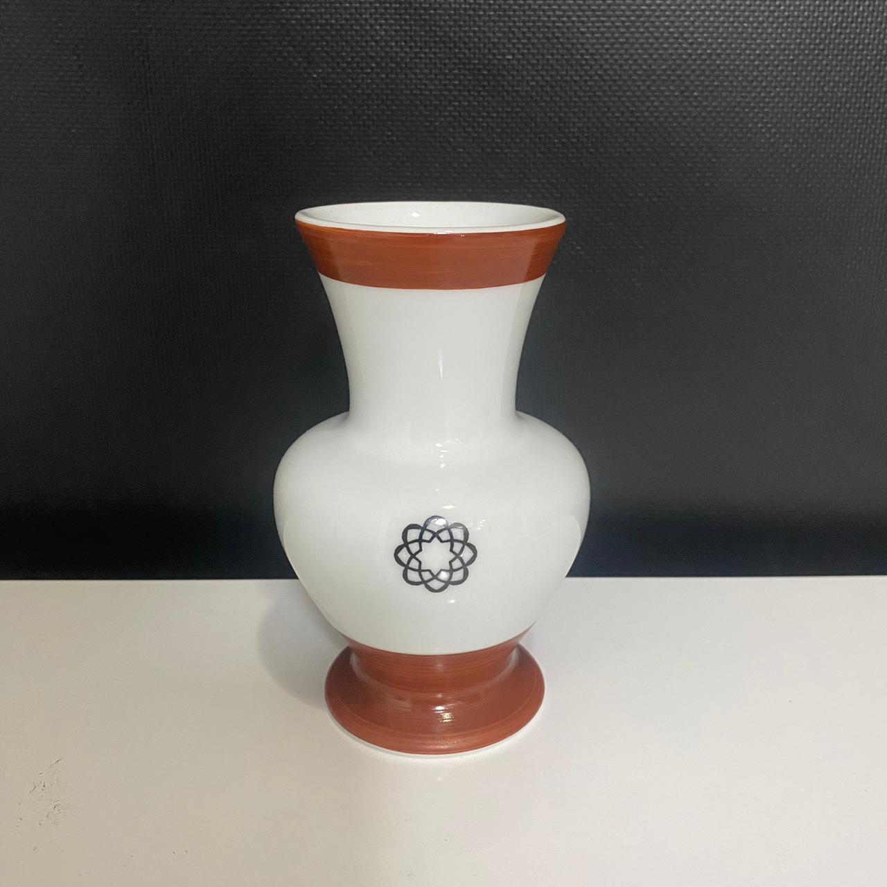 Vaso Pequeno Porcelana c/ pescoço - Mogno/Branco