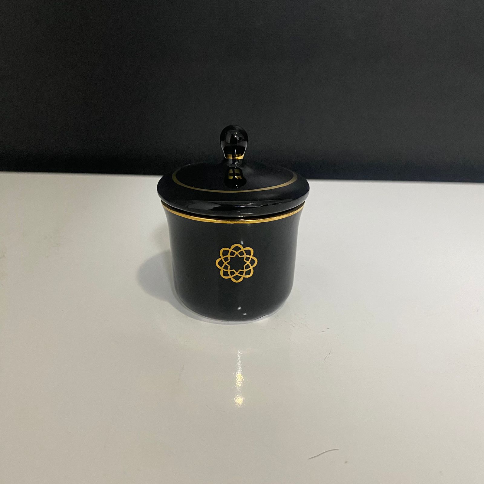 Copinho de Porcelana Mini - Preto/Dourado