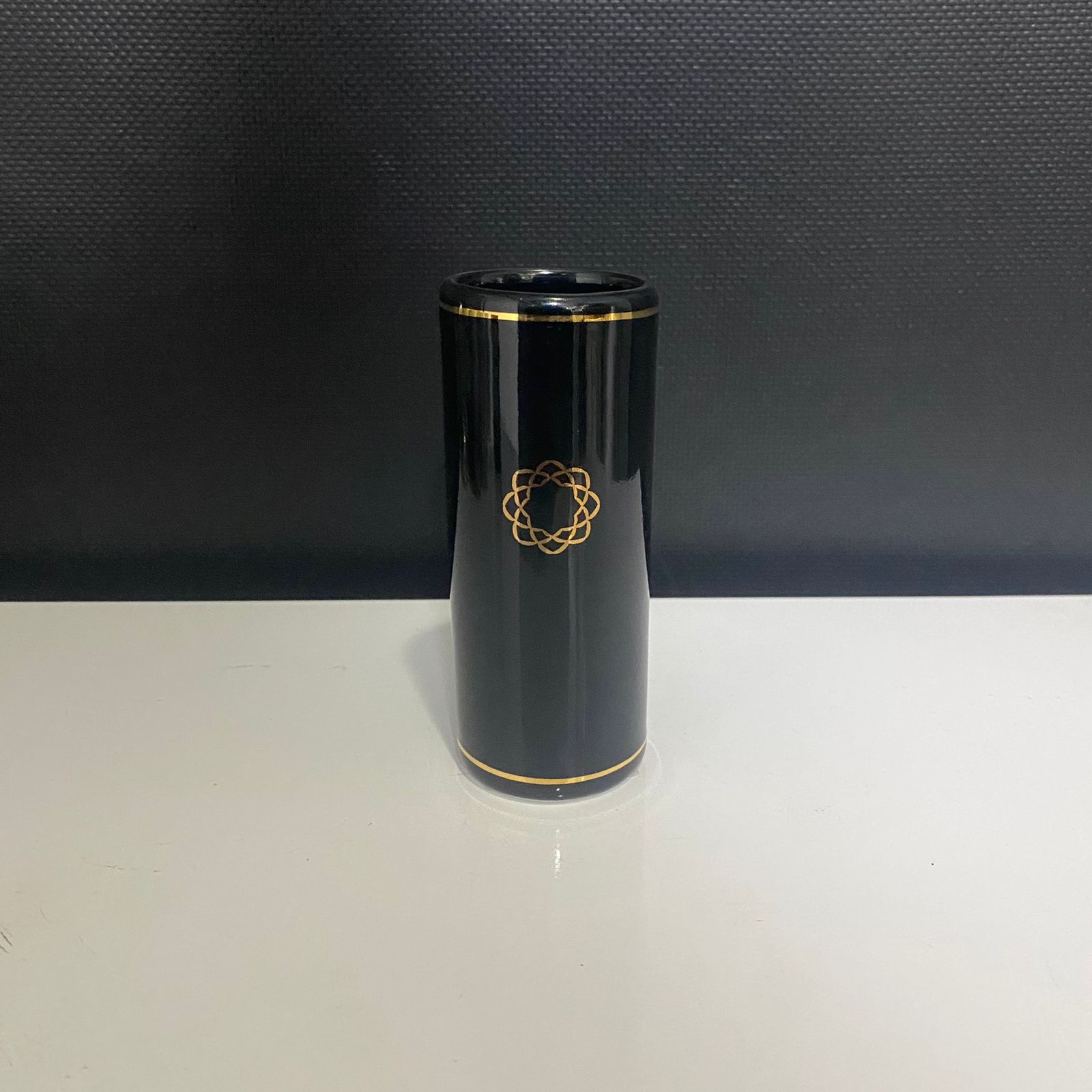 Tubo de Porcelana - Preto/Dourado