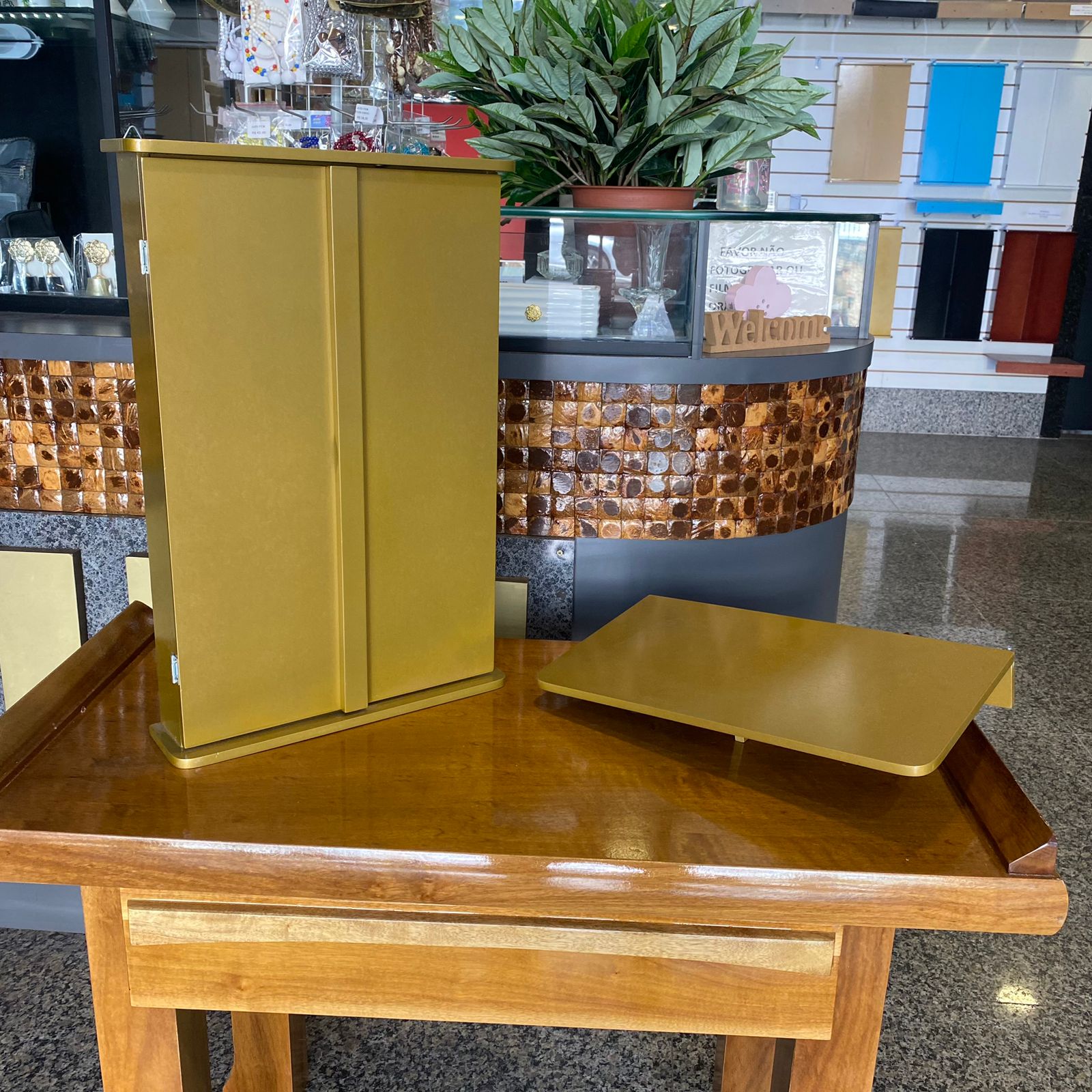 Simples - Dourado