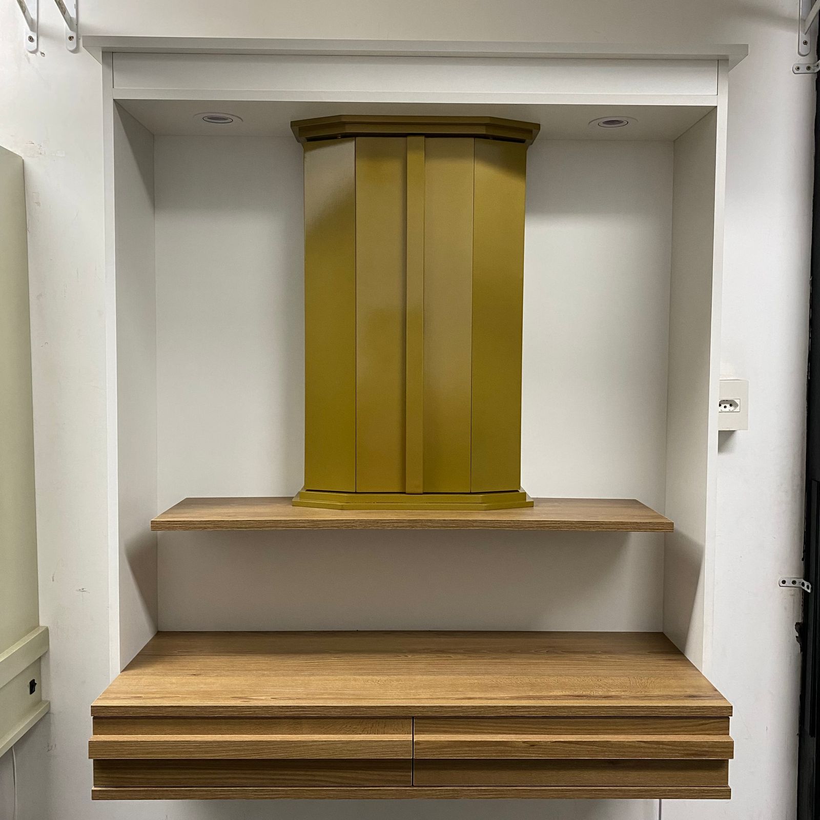 Painel S2 - Branco/Dourado/Imbúia