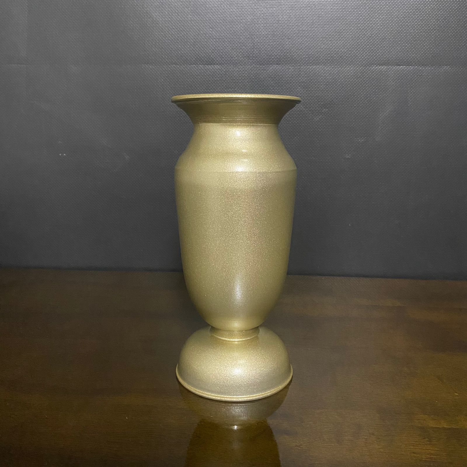 Vaso de Metal Cone - Dourado