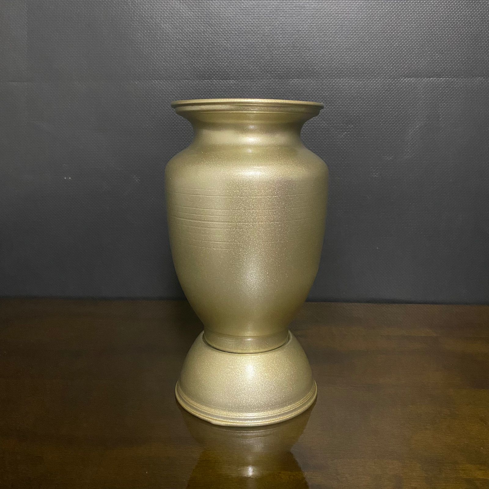 Vaso de Metal no. 5 - Dourado
