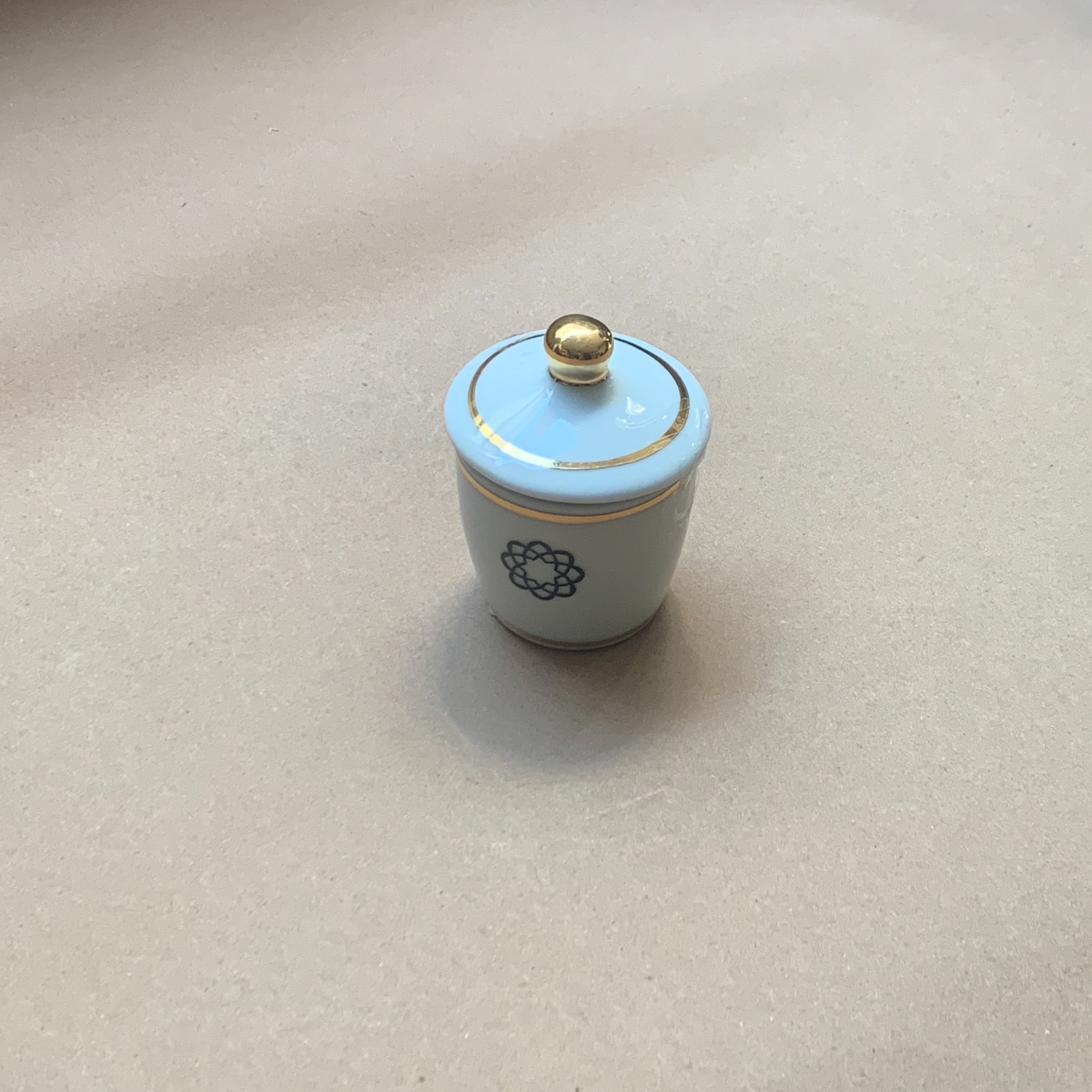 Copinho de Porcelana Médio - Branco/Dourado
