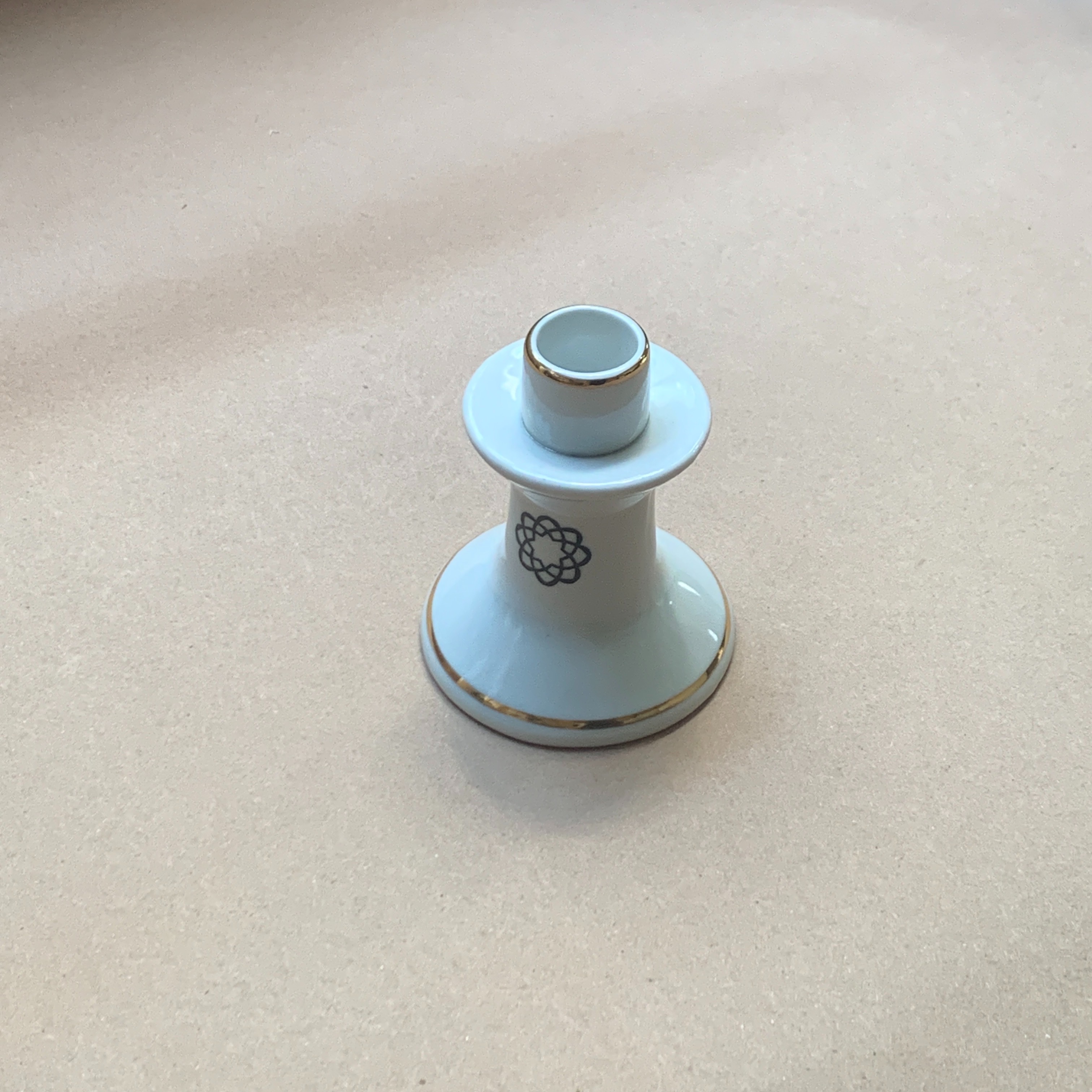 Castiçal de Porcelana Médio - Branco/Dourado