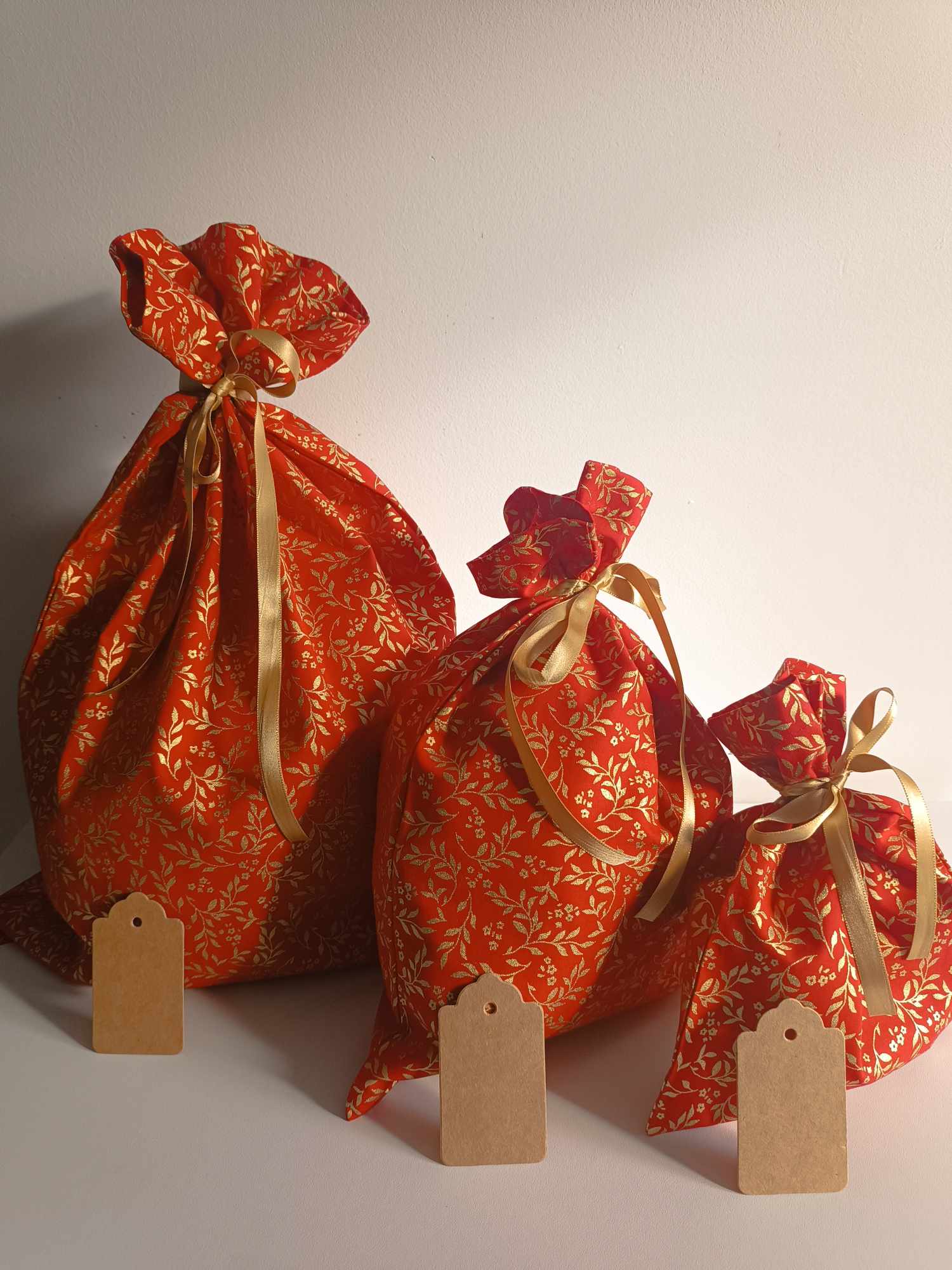 Sac cadeau - Rouge et feuilles dorées