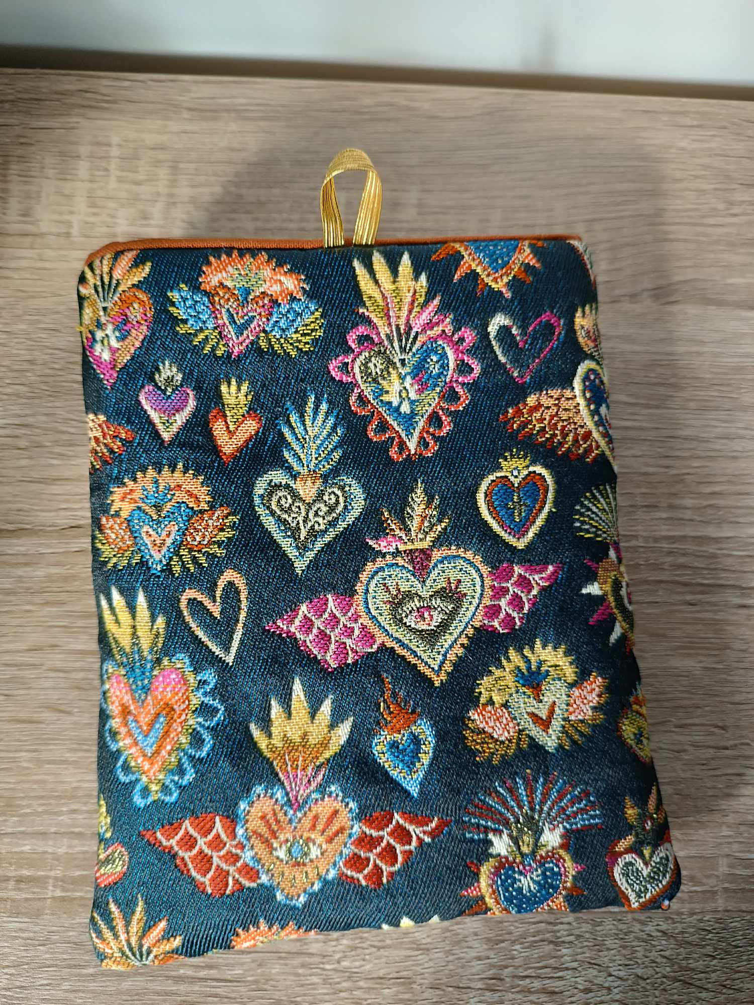 Pochette livre molletonnée, ex-voto magique