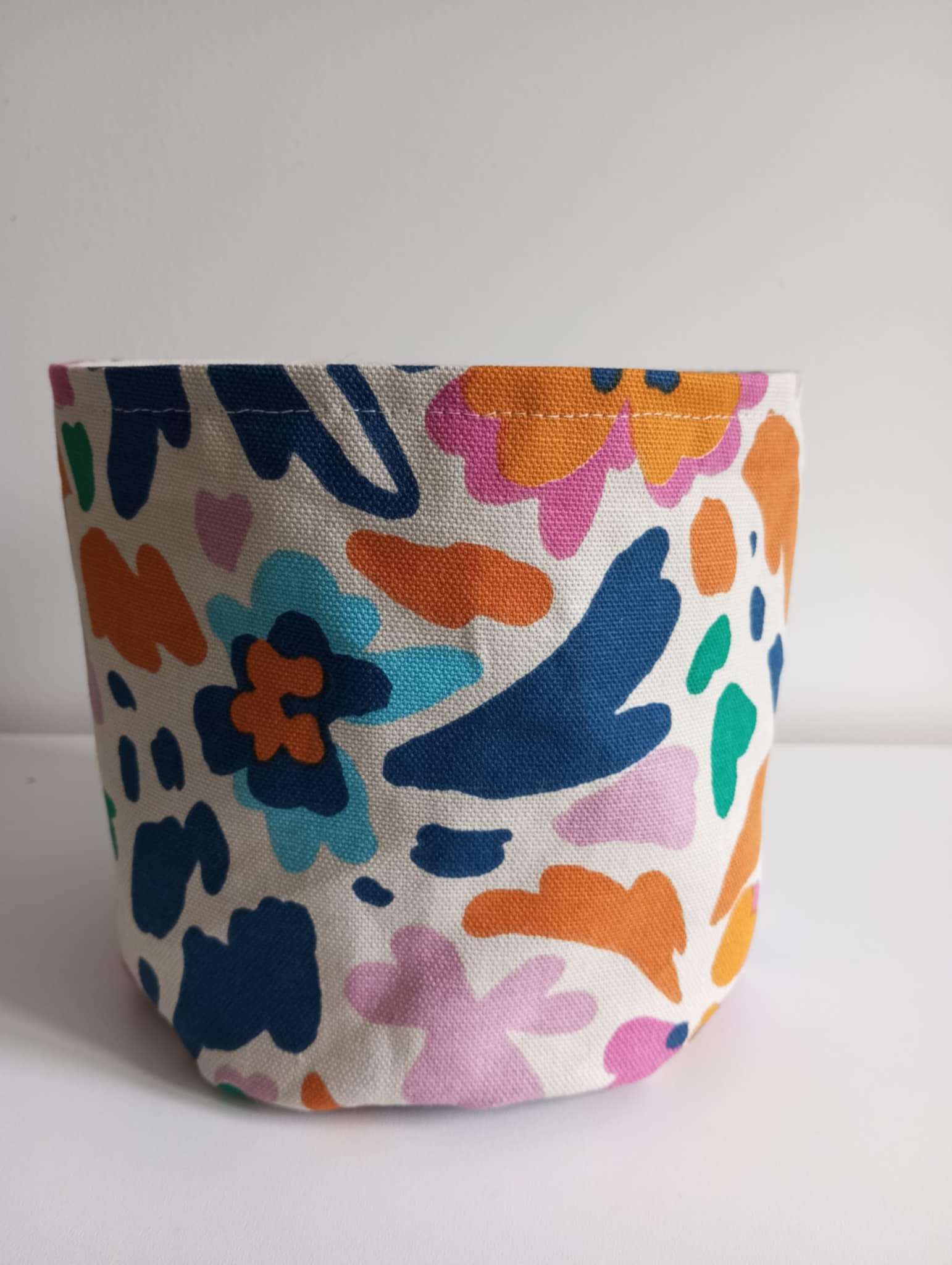 Cache-pot en tissu motif fleuri