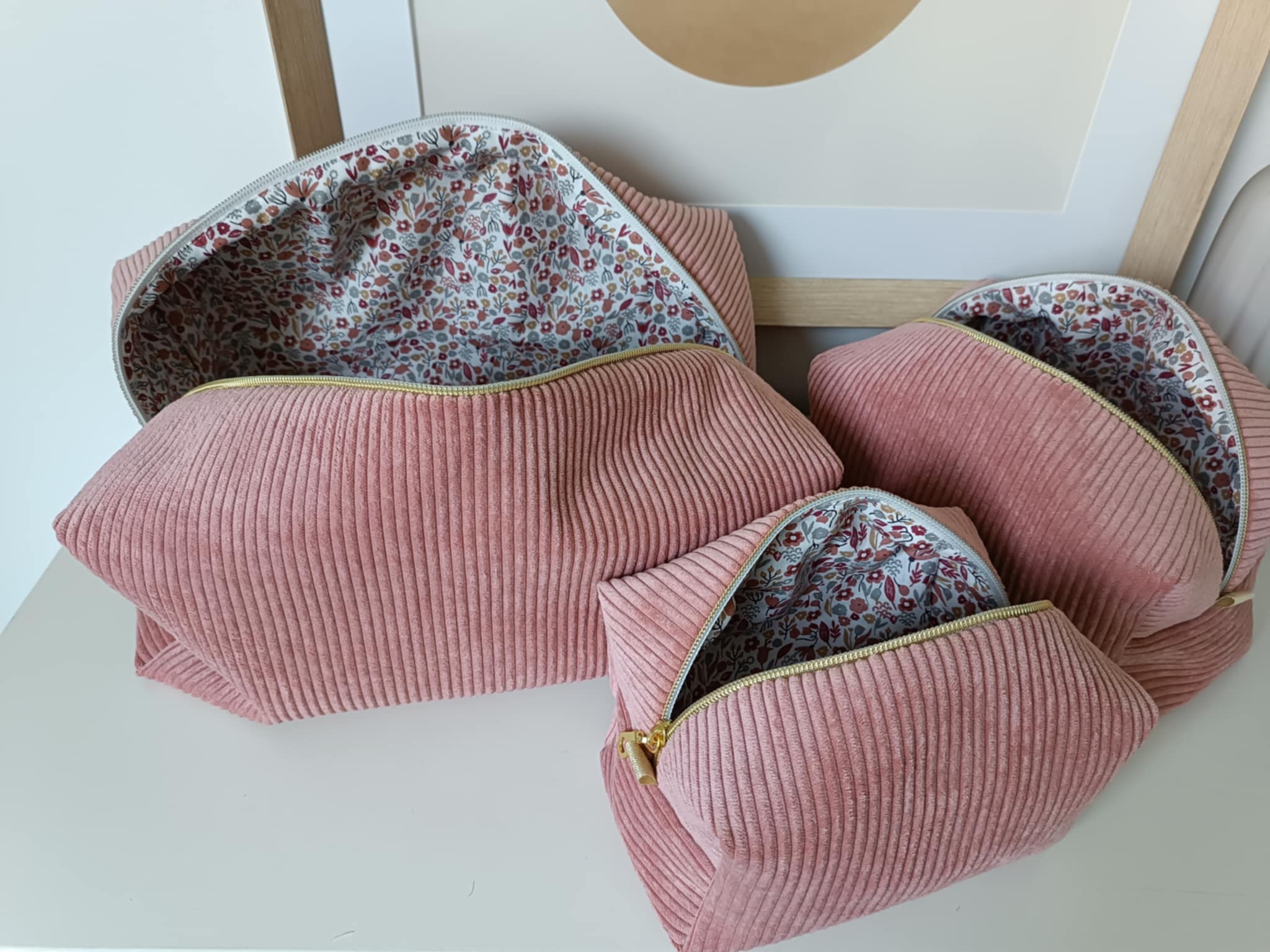 Maxi trousse de toilette en velours côtelé 