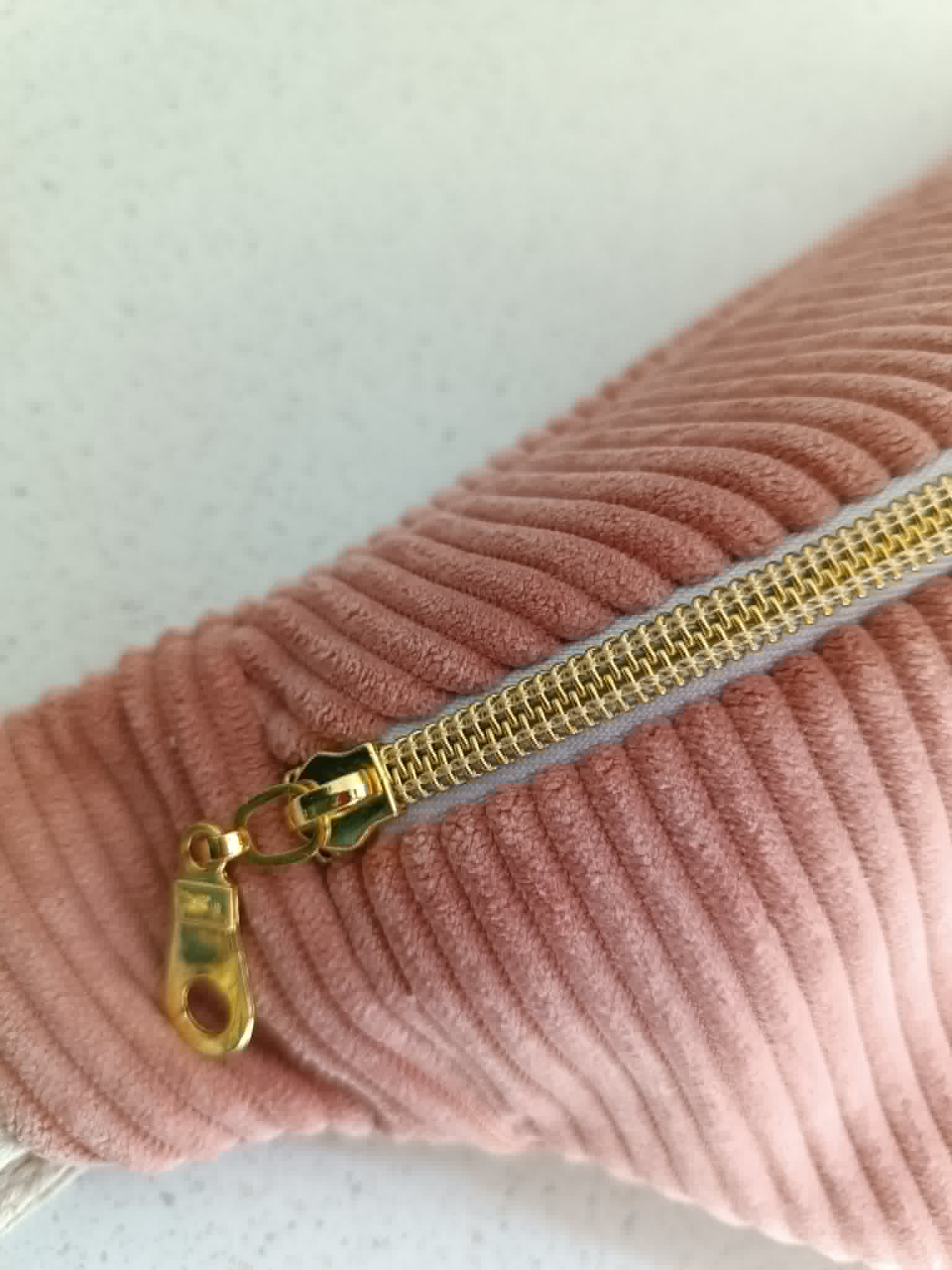 Sac banane en velours côtelé rose poudre