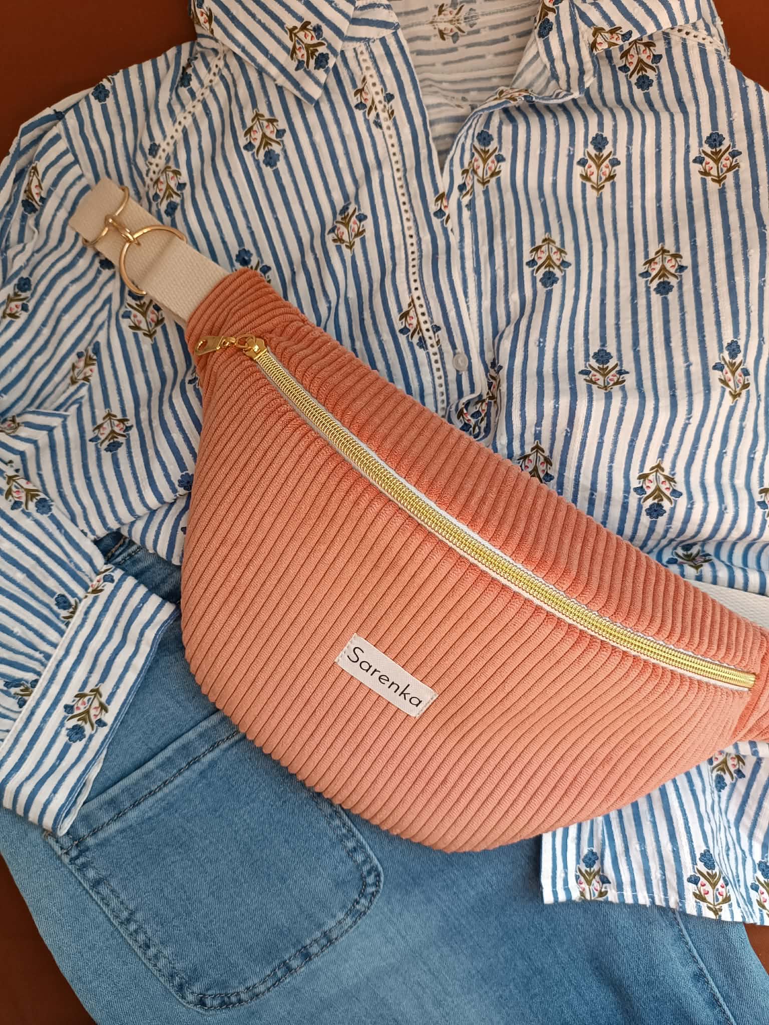 Sac banane en velours côtelé corail