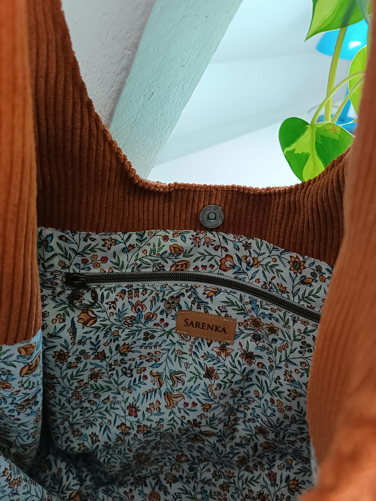 Sac hobo en velours côtelé rouille