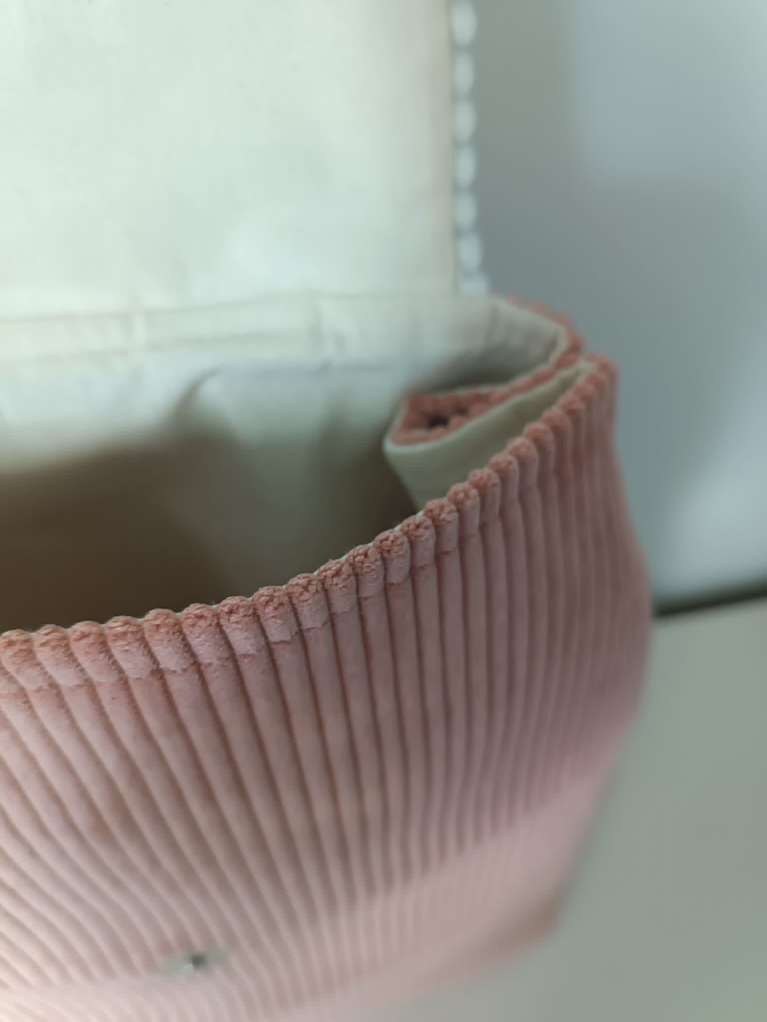 Sac à dos enfant maternelle personnalisé – Velours rose poudre & motif floral