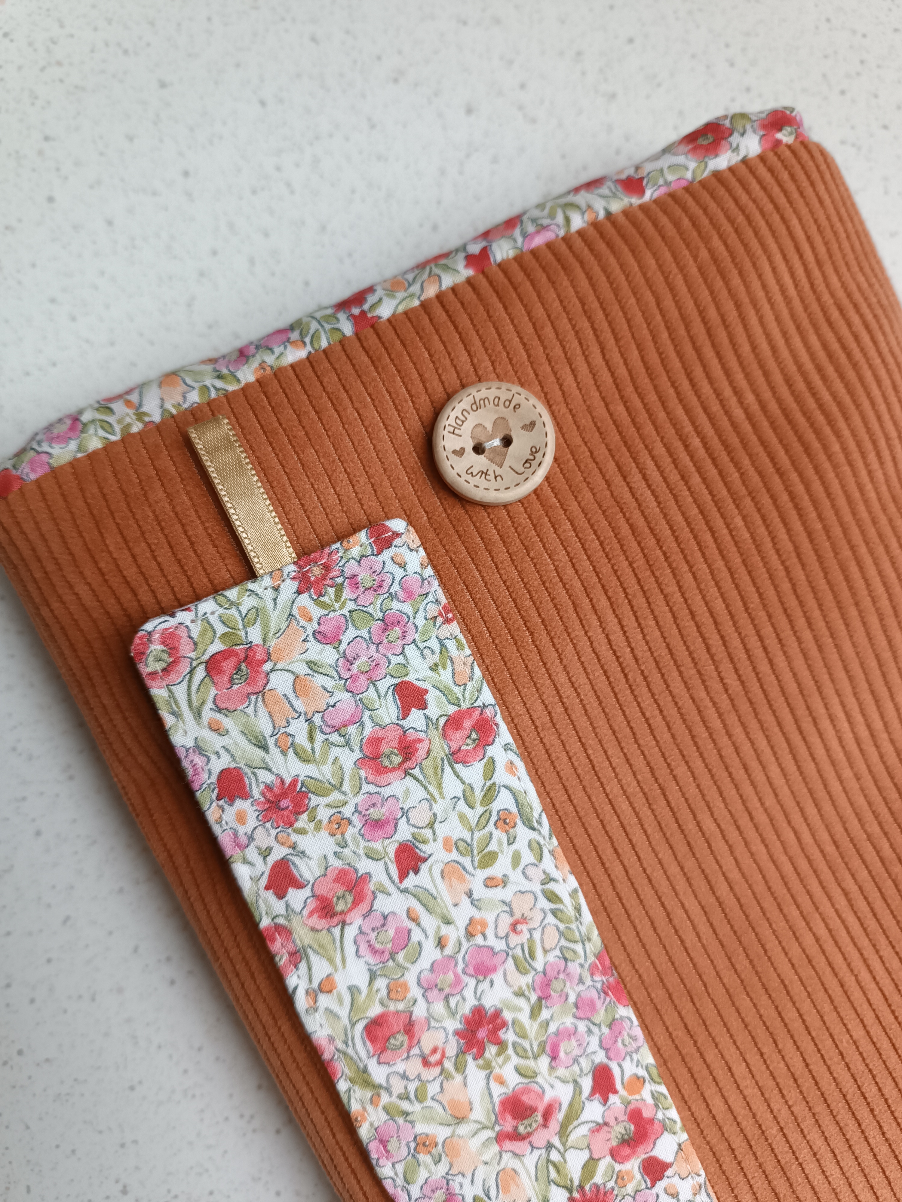 Pochette livre en velours côtelé,