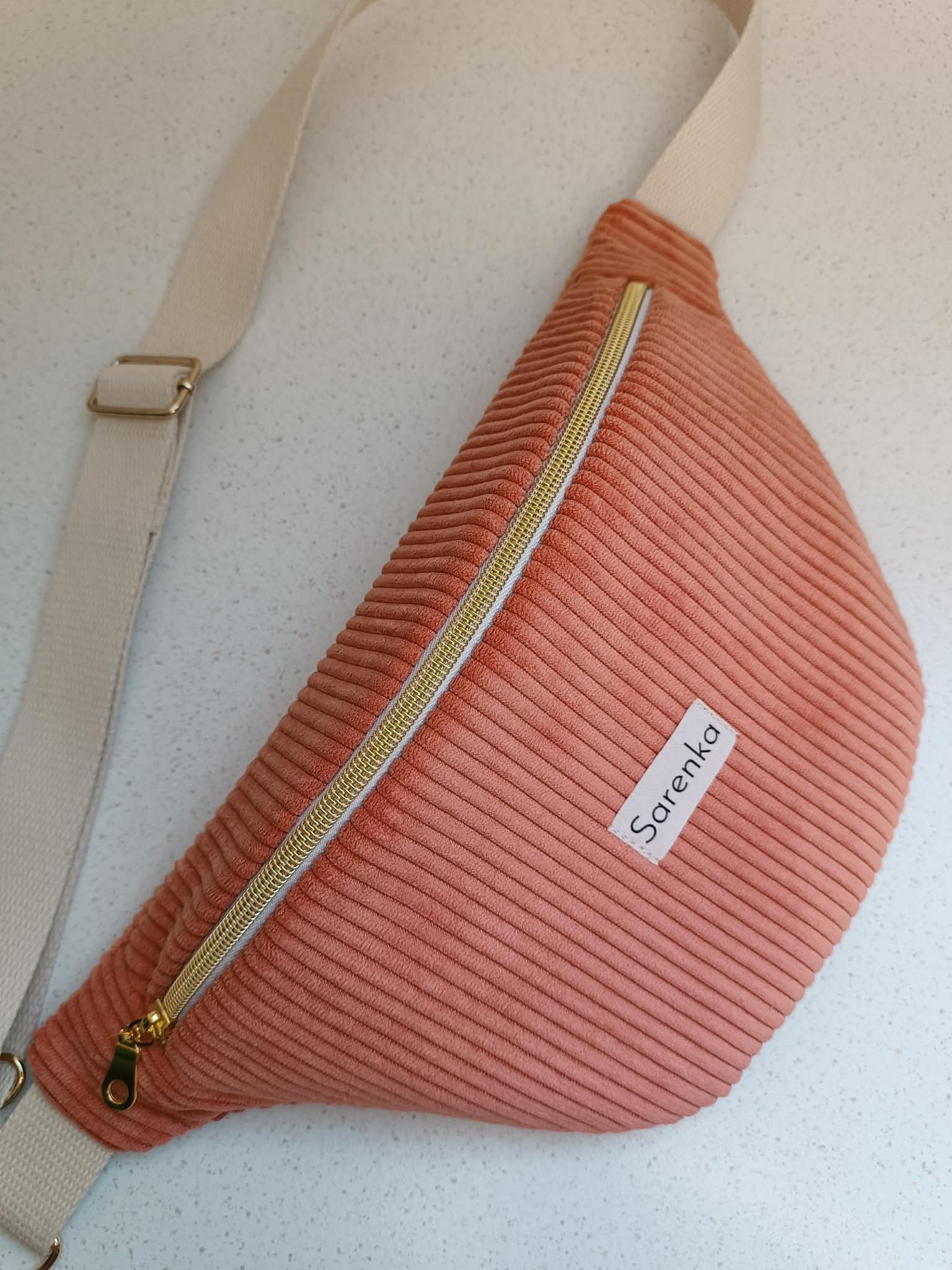 Sac banane en velours côtelé corail